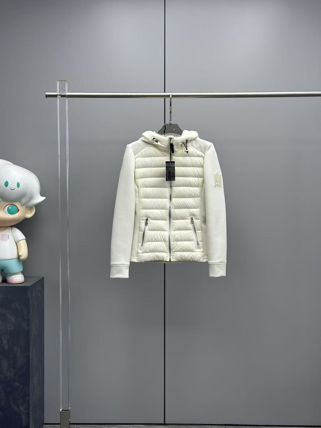 詳細な写真と価格については私に連絡してください。