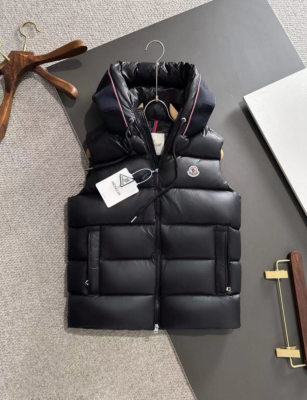 詳細な写真と価格については私に連絡してください。