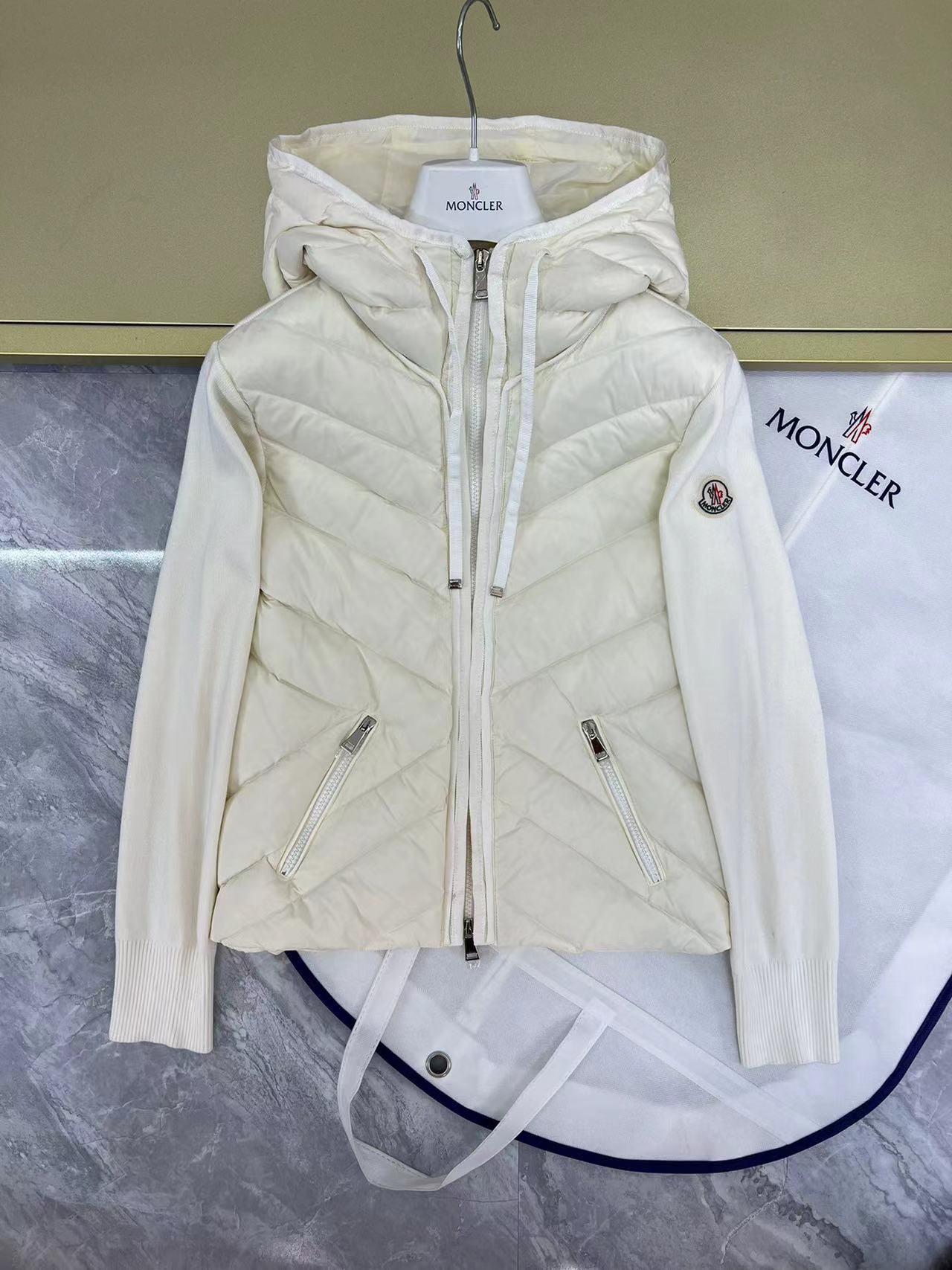 詳細な写真と価格については私に連絡してください。