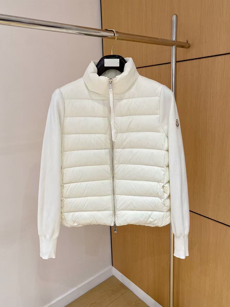 詳細な写真と価格については私に連絡してください。