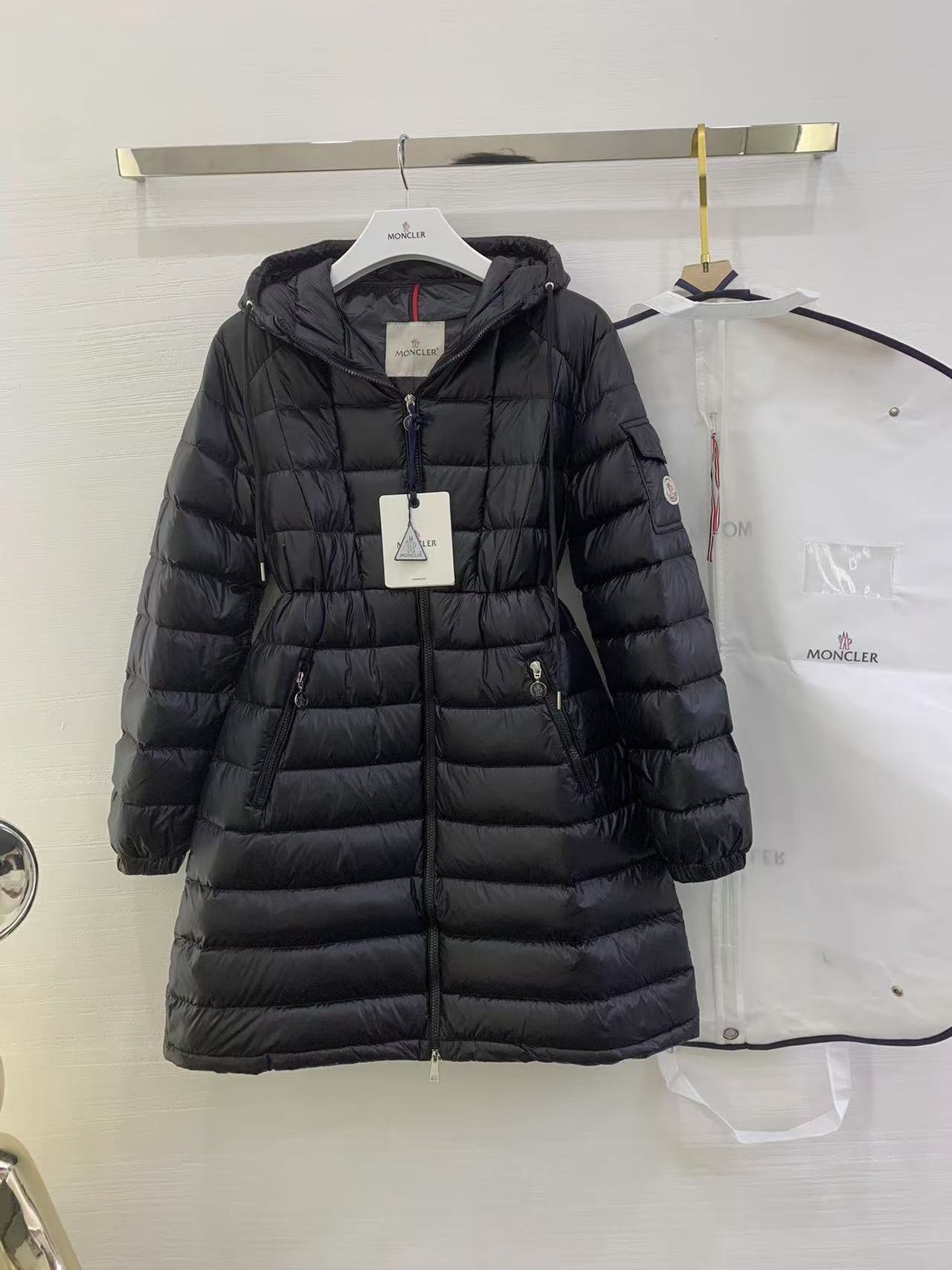 詳細な写真と価格については私に連絡してください。