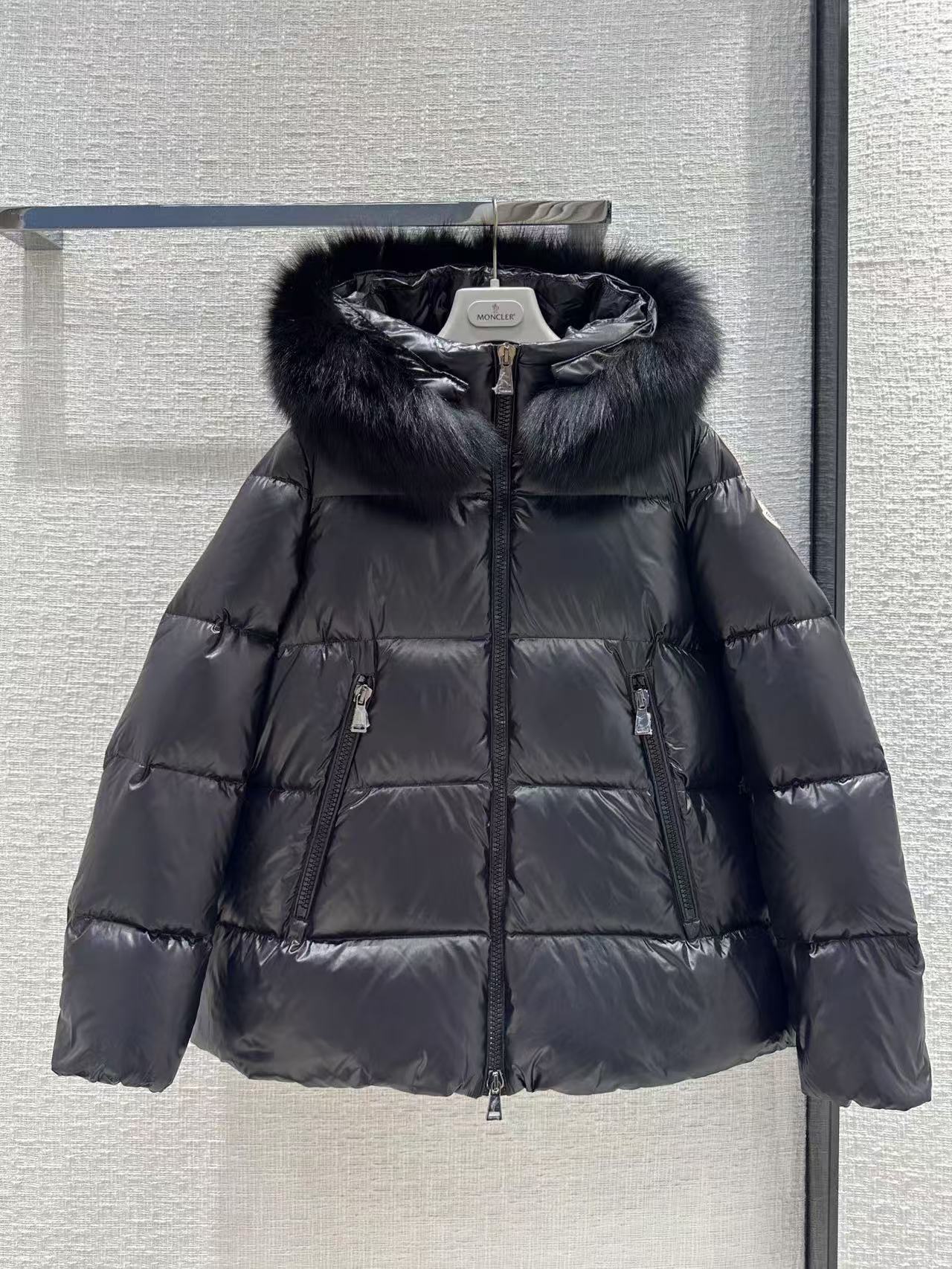 詳細な写真と価格については私に連絡してください。