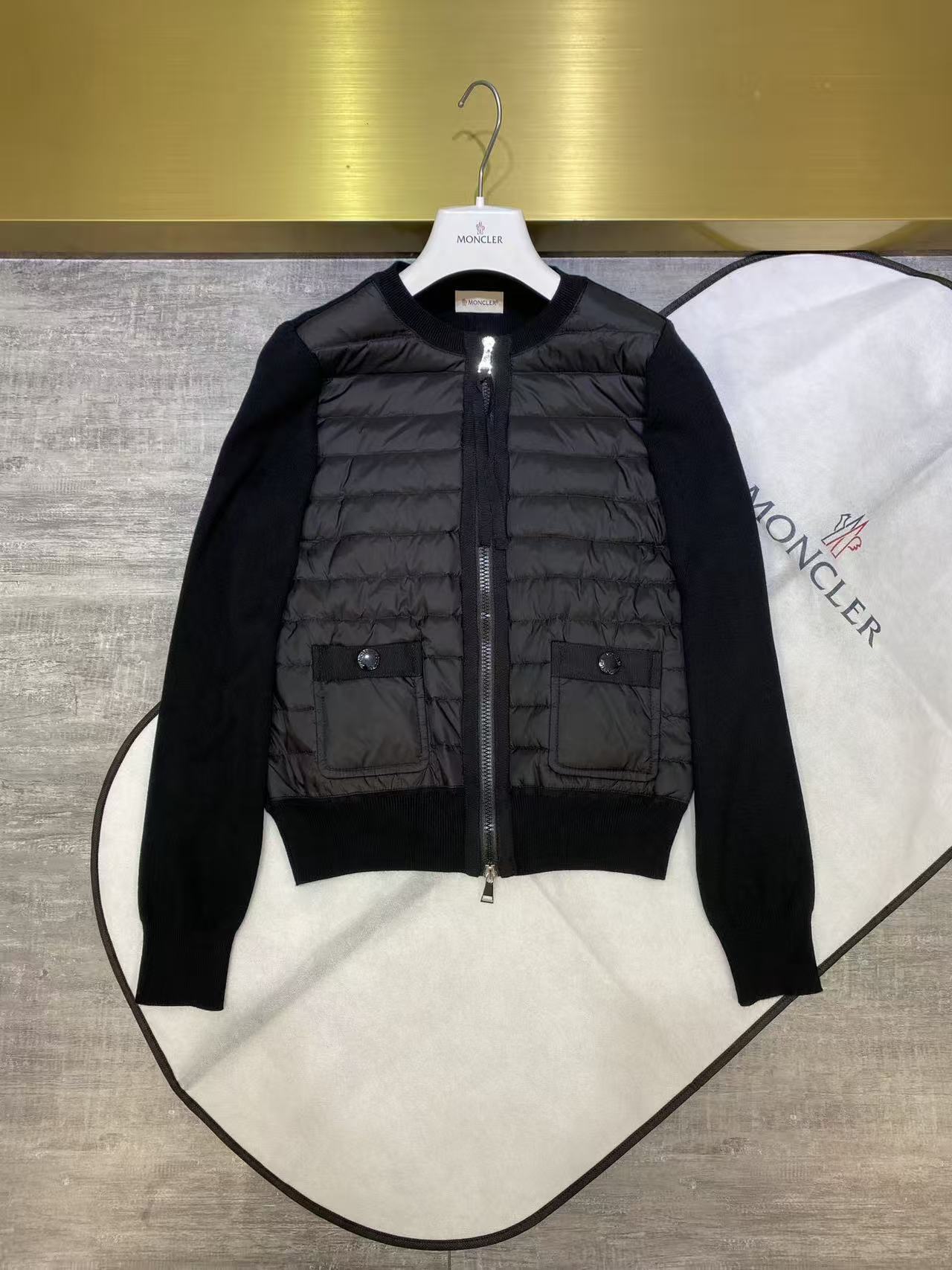 詳細な写真と価格については私に連絡してください。