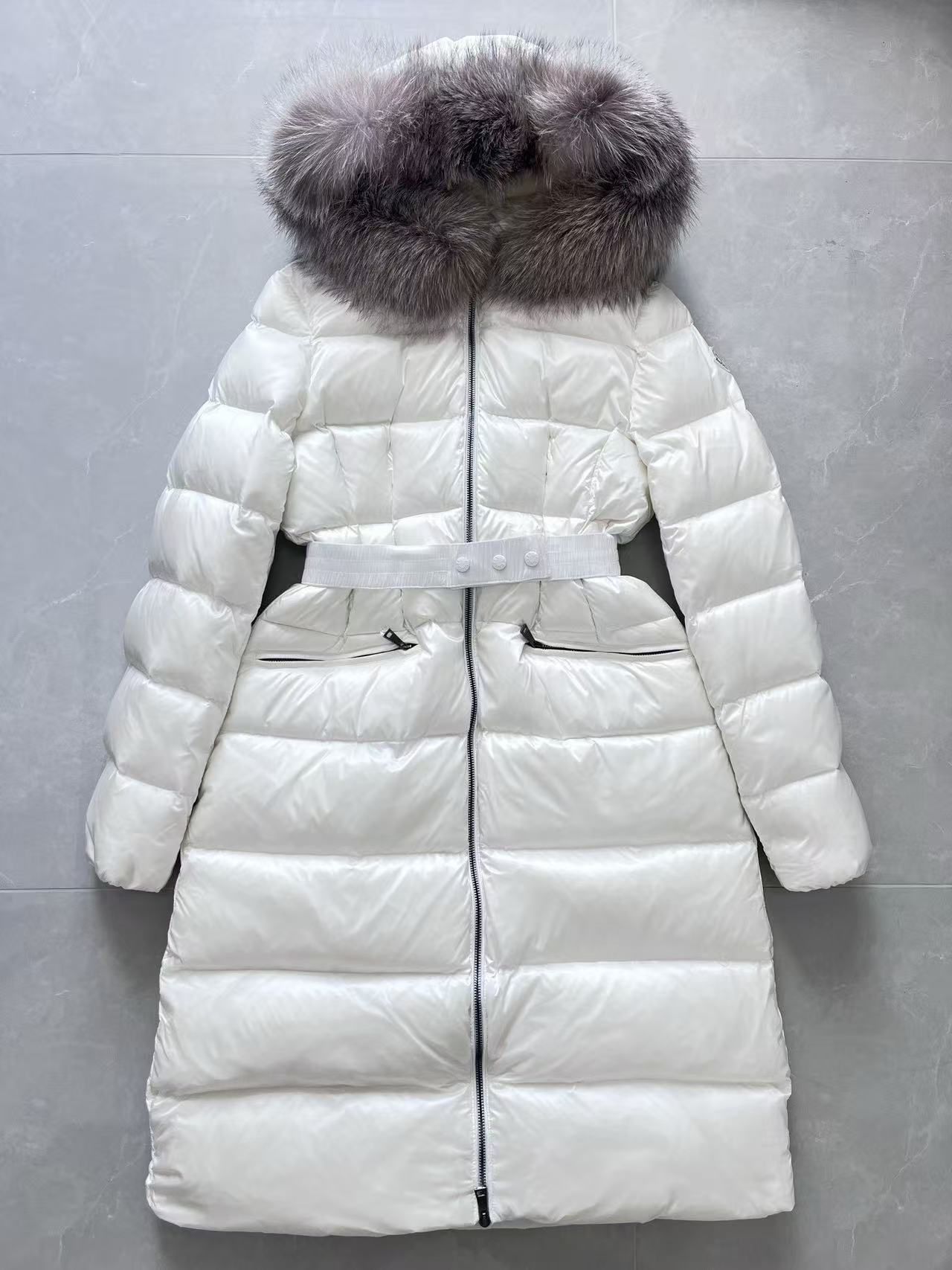 詳細な写真と価格については私に連絡してください。