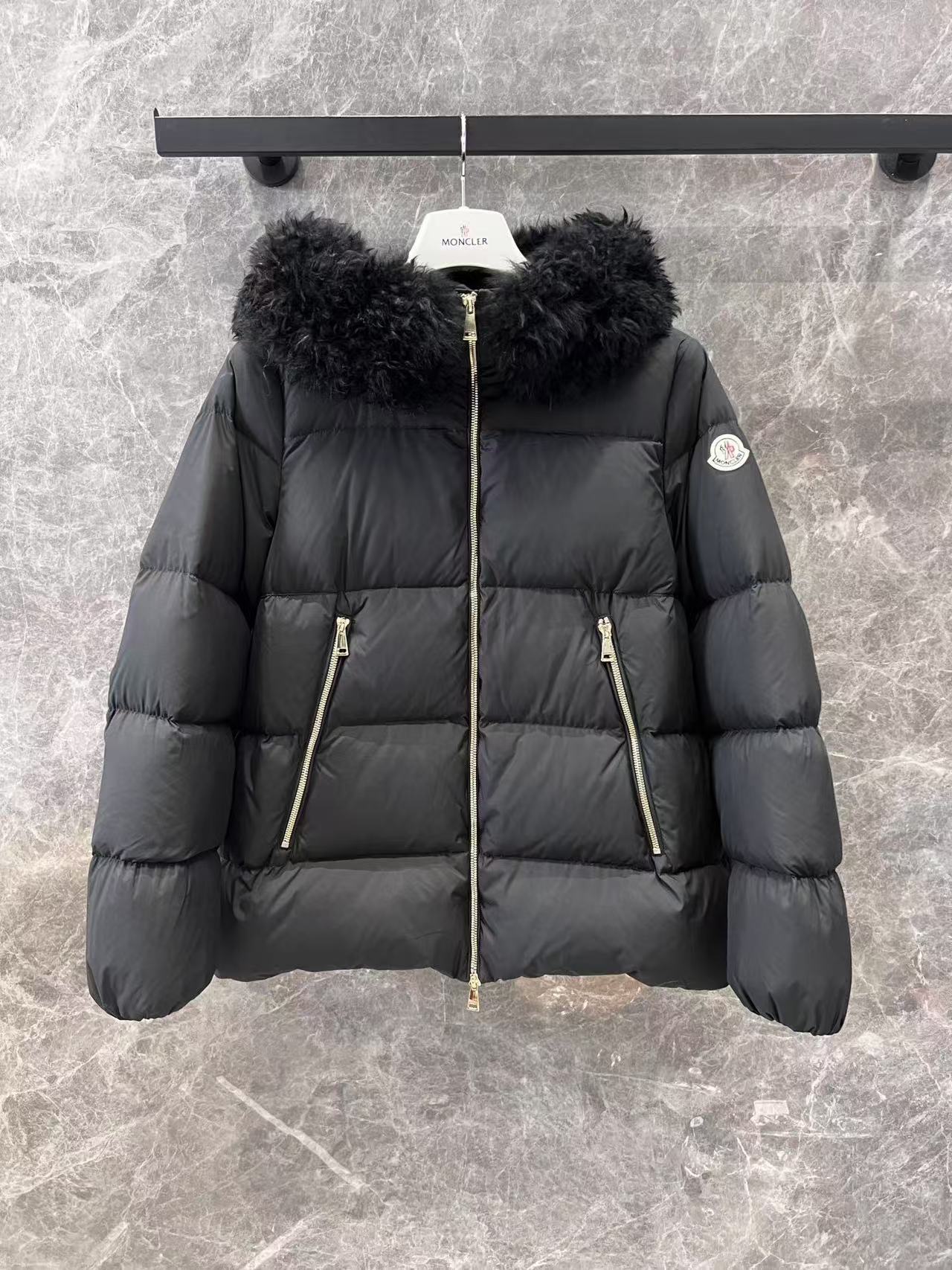 詳細な写真と価格については私に連絡してください。