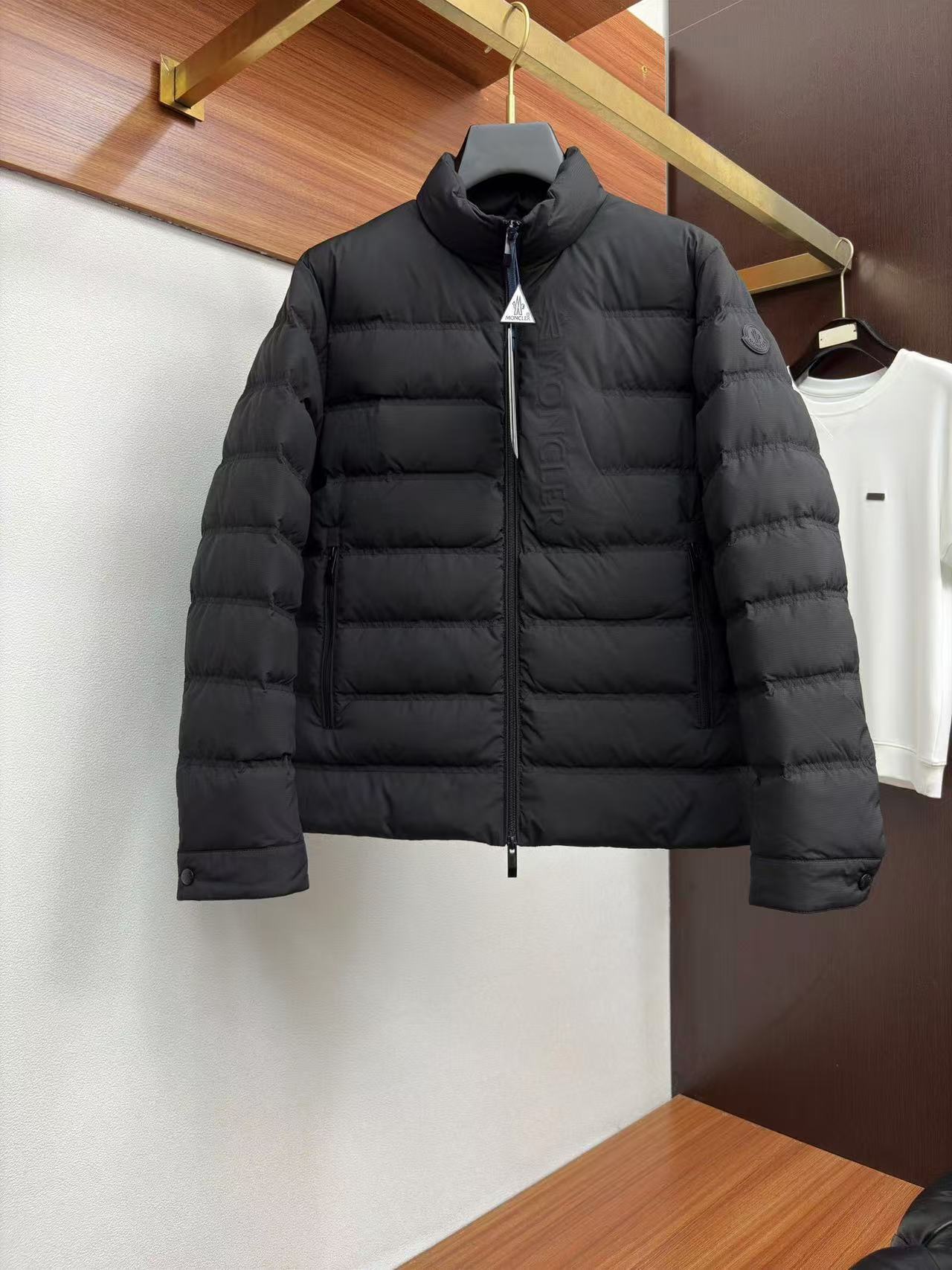 詳細な写真と価格については私に連絡してください。