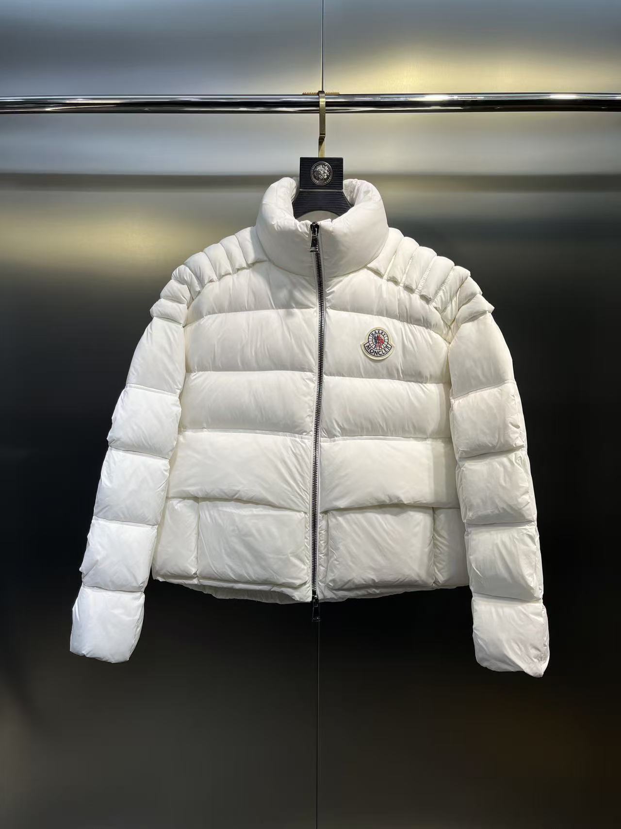 詳細な写真と価格については私に連絡してください。