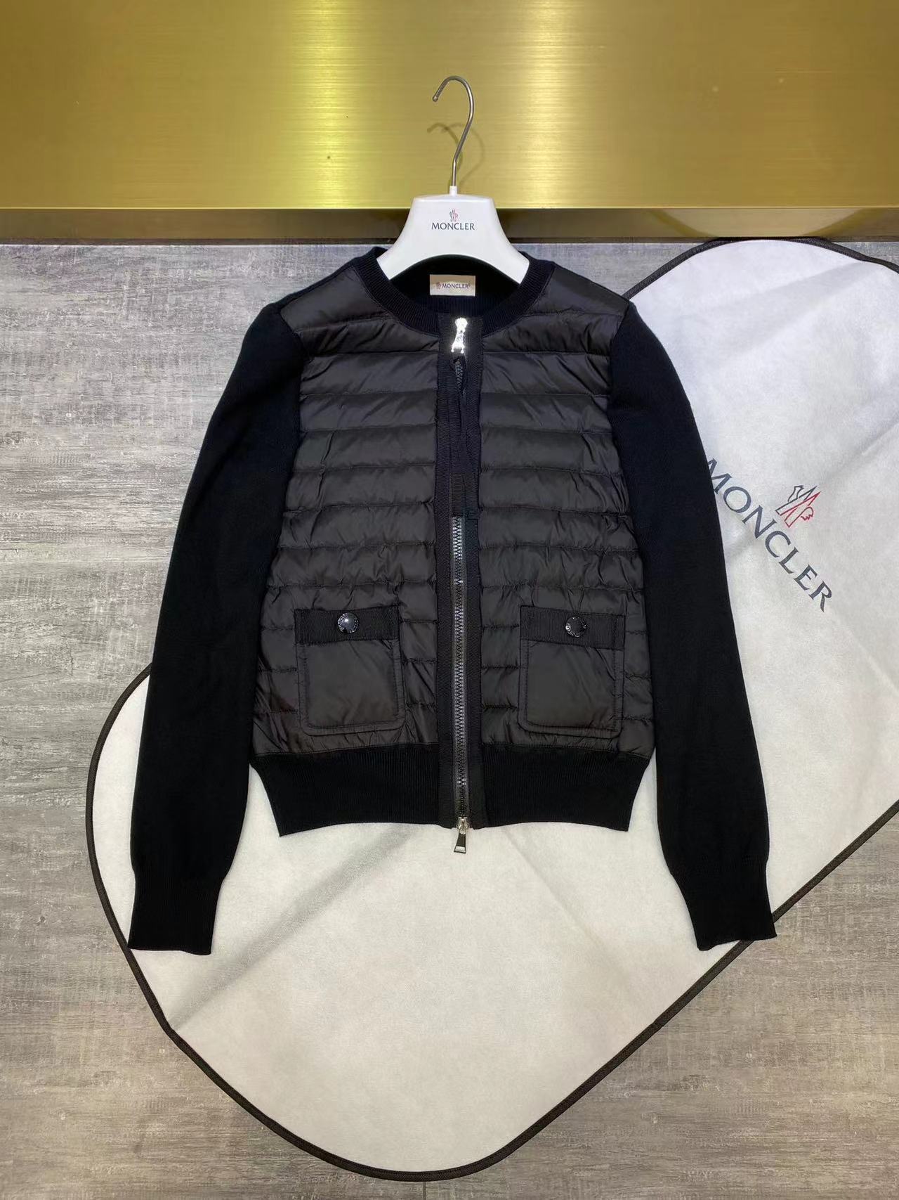 詳細な写真と価格については私に連絡してください。