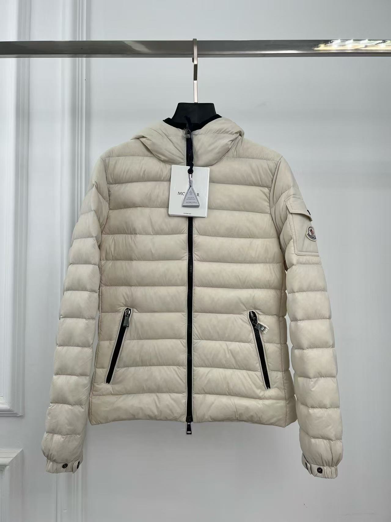 詳細な写真と価格については私に連絡してください。