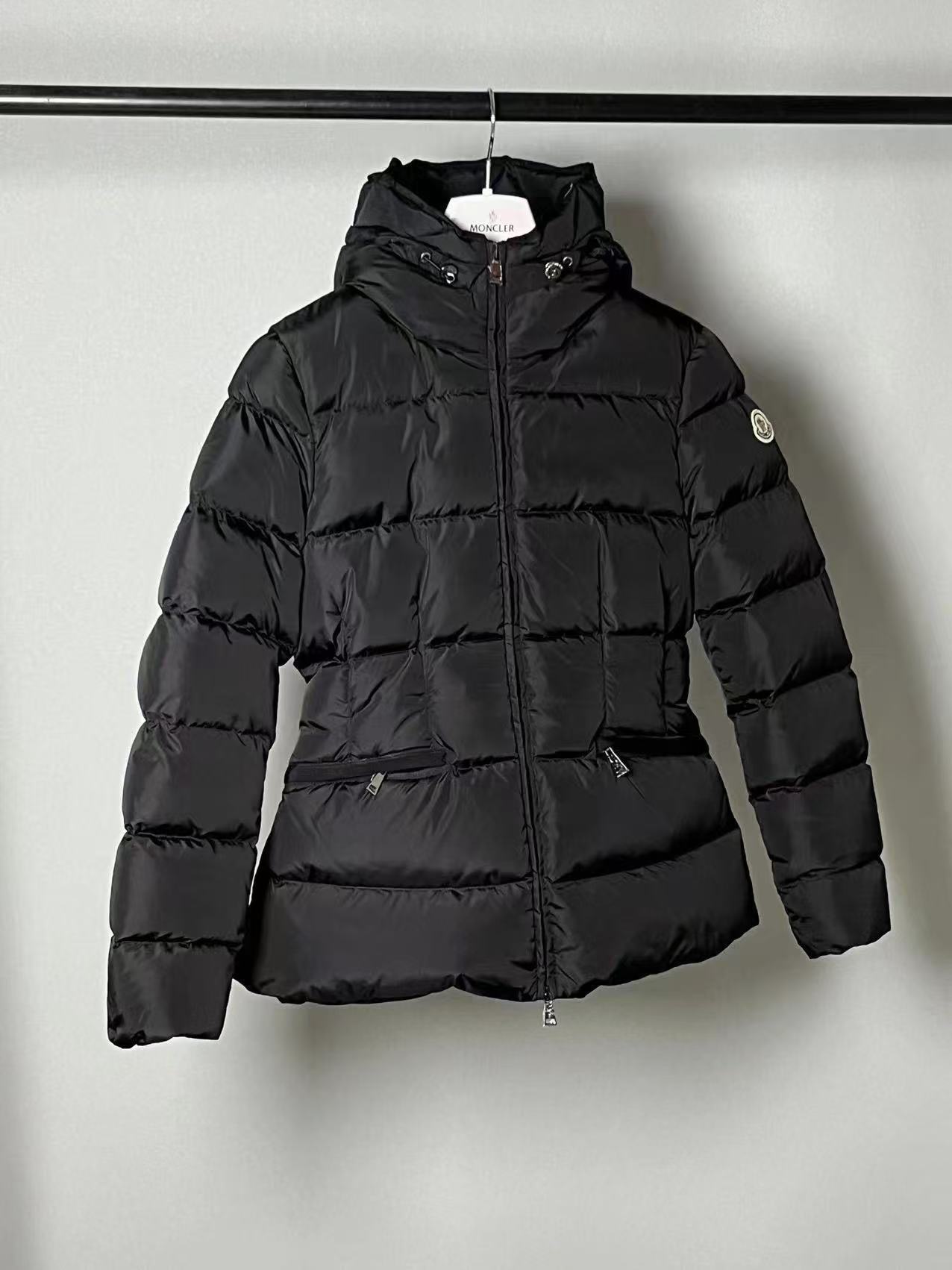 詳細な写真と価格については私に連絡してください。