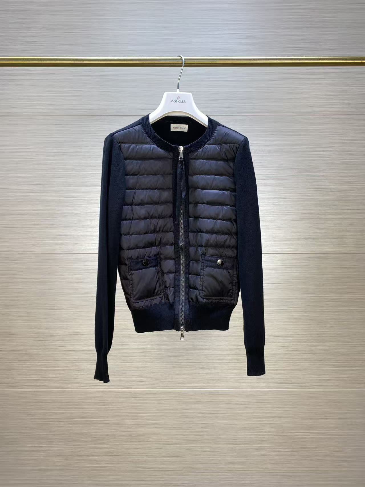 詳細な写真と価格については私に連絡してください。