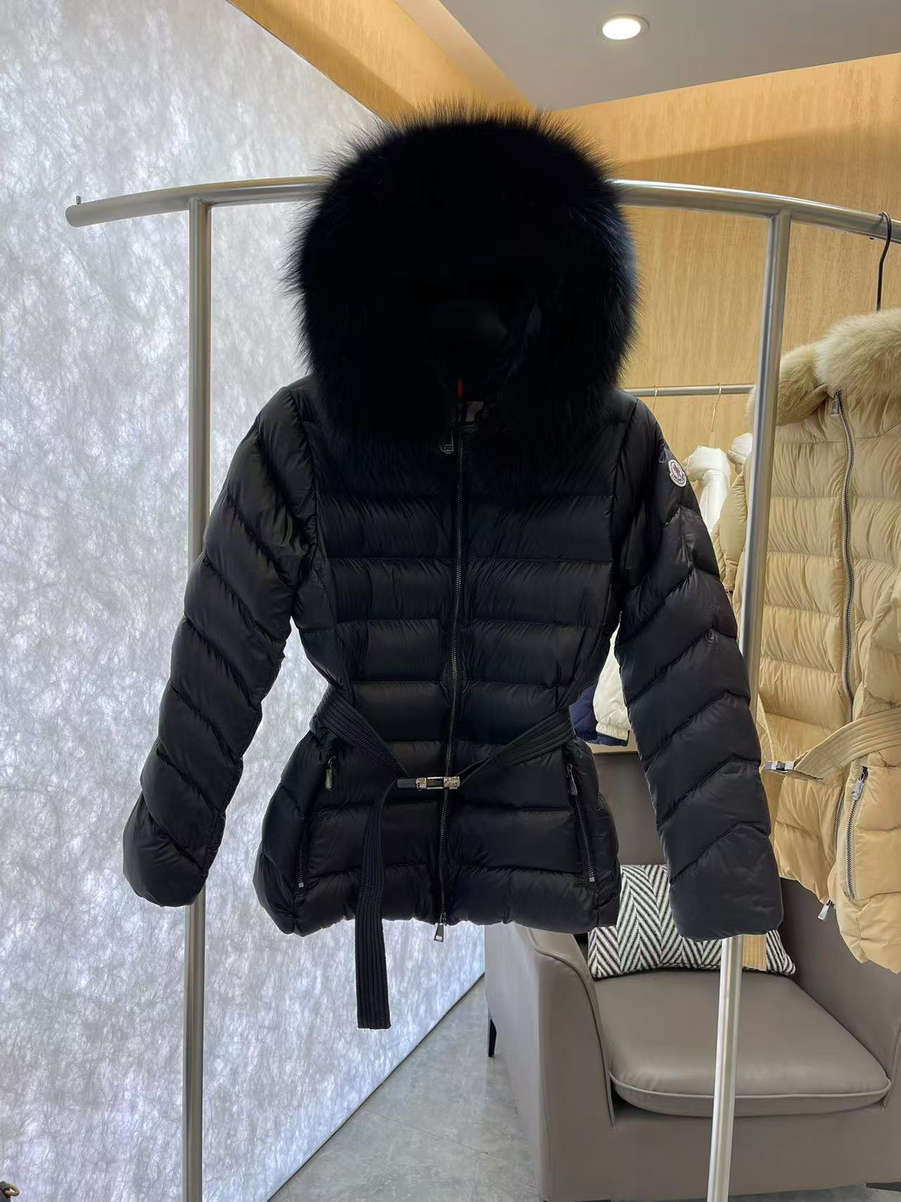 詳細な写真と価格については私に連絡してください。