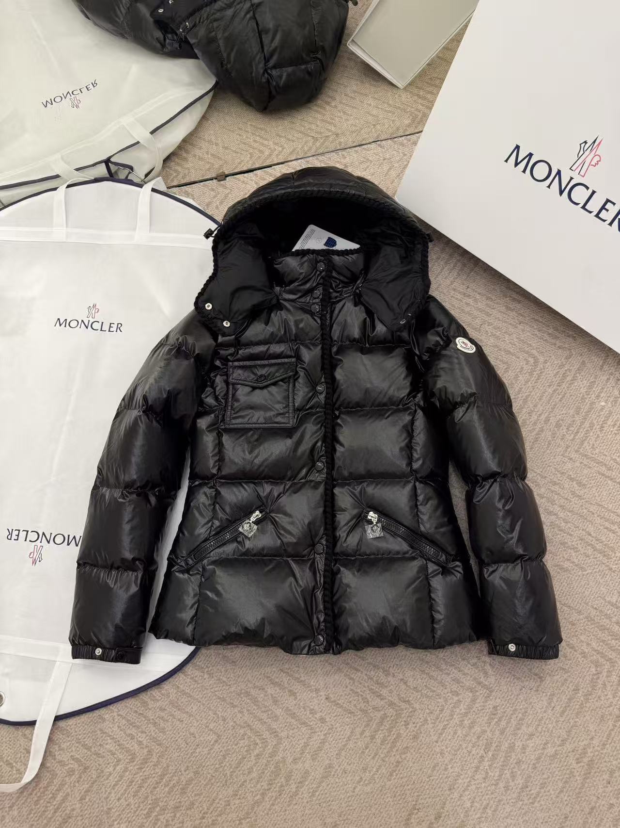 詳細な写真と価格については私に連絡してください。