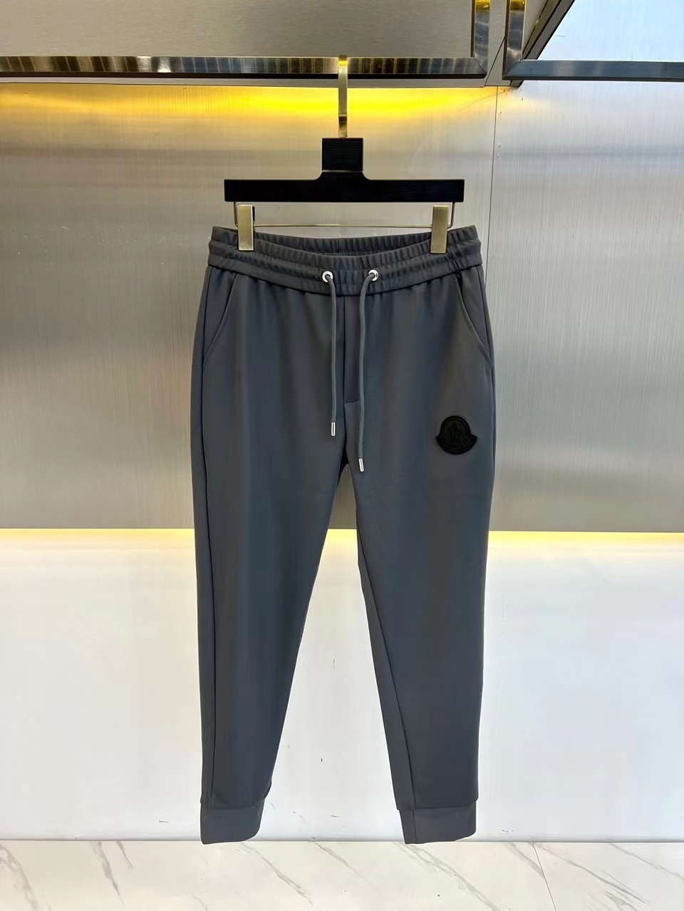 詳細な写真と価格については私に連絡してください