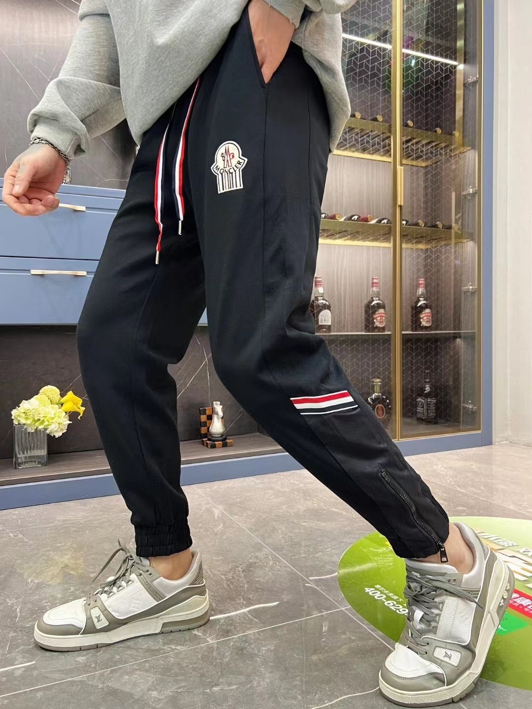 詳細な写真と価格については私に連絡してください