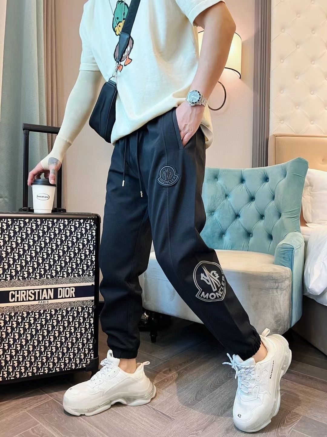 詳細な写真と価格については私に連絡してください