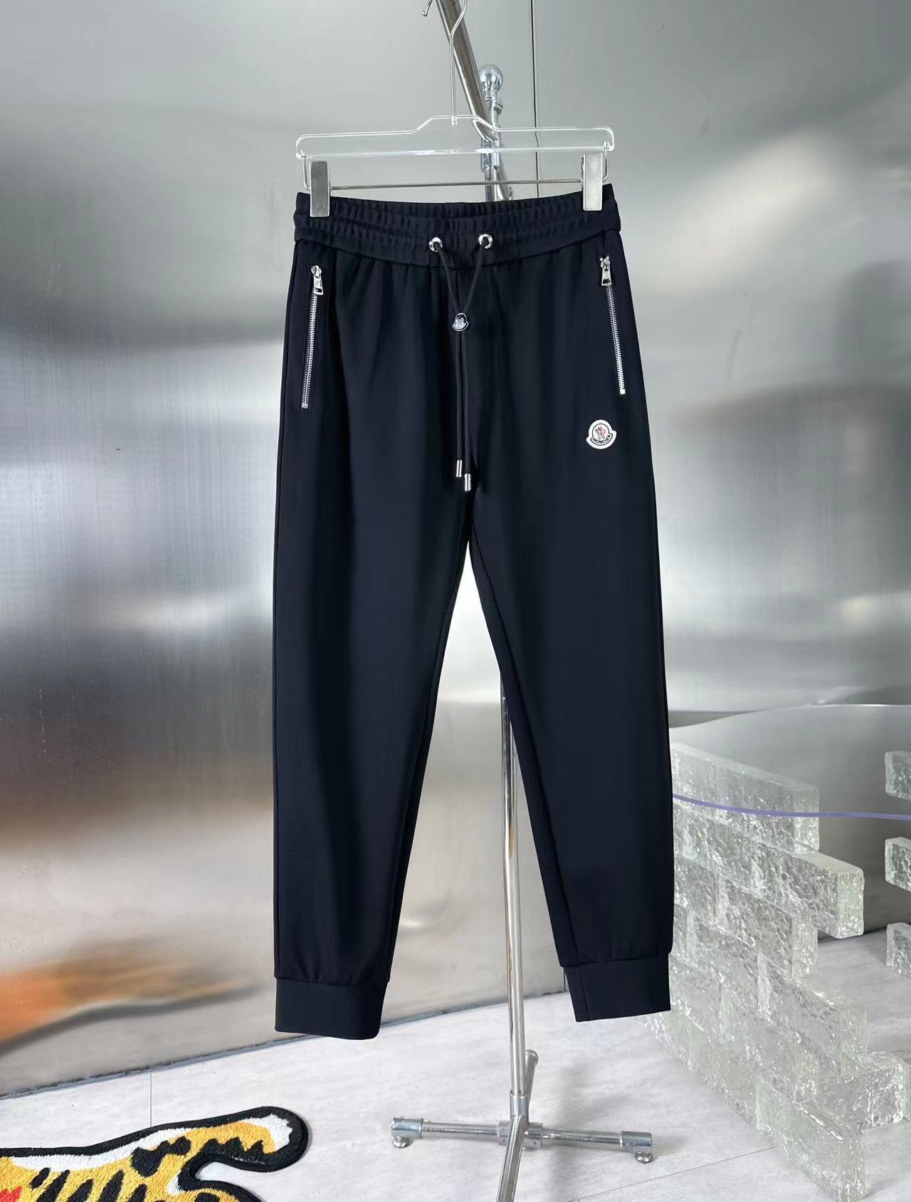 詳細な写真と価格については私に連絡してください