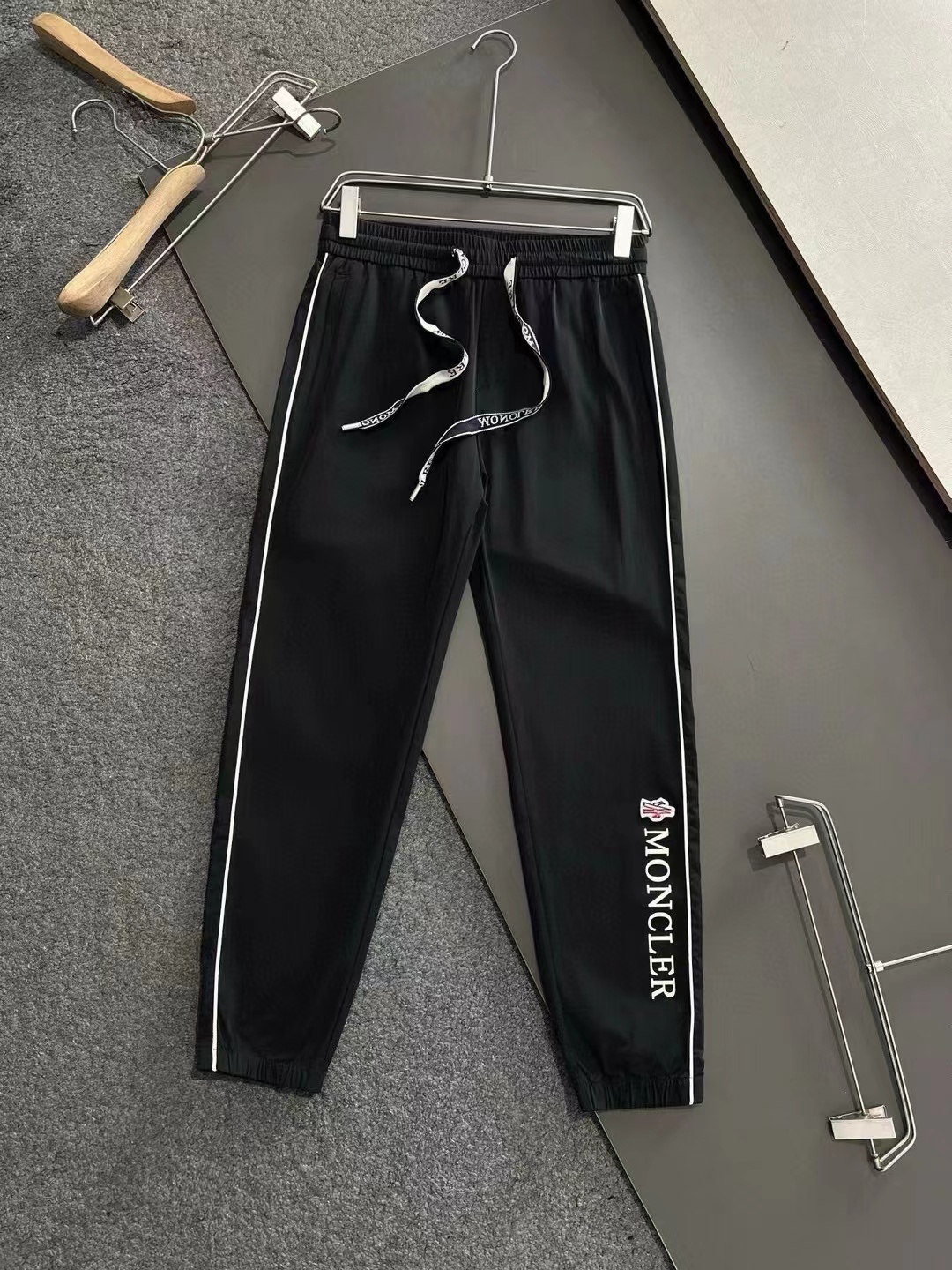 詳細な写真と価格については私に連絡してください