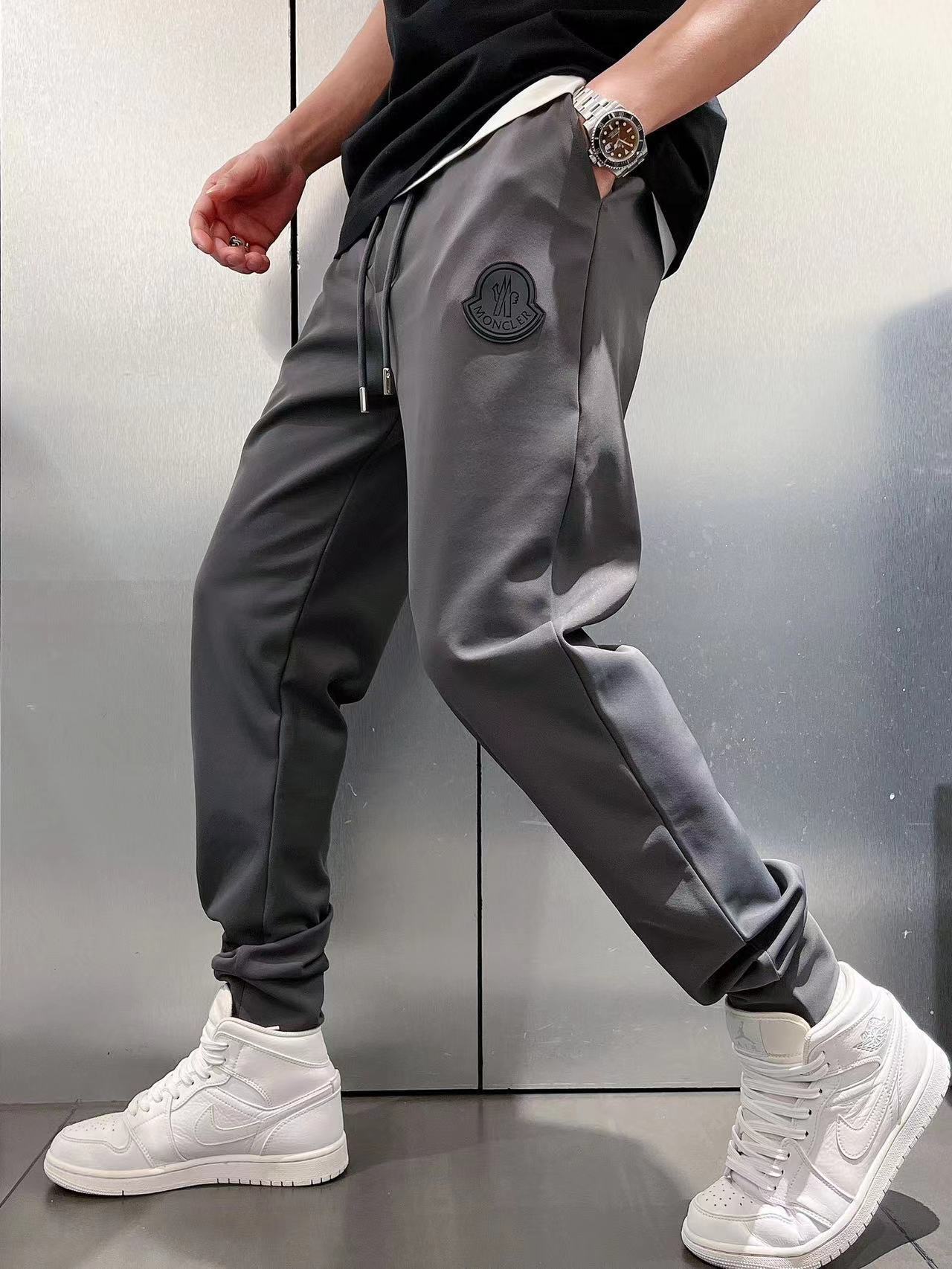 詳細な写真と価格については私に連絡してください