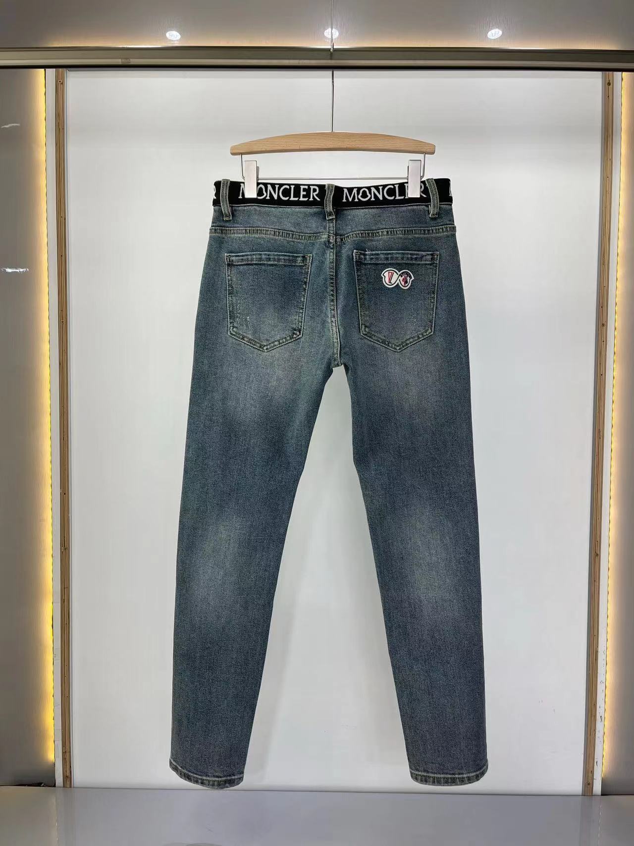 詳細な写真と価格については私に連絡してください