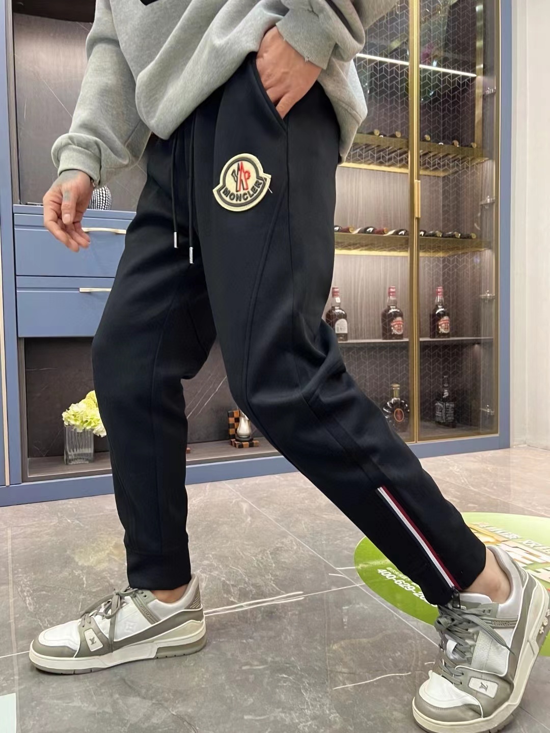 詳細な写真と価格については私に連絡してください