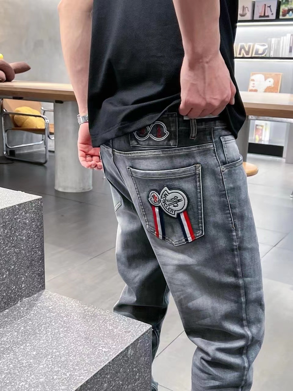 詳細な写真と価格については私に連絡してください