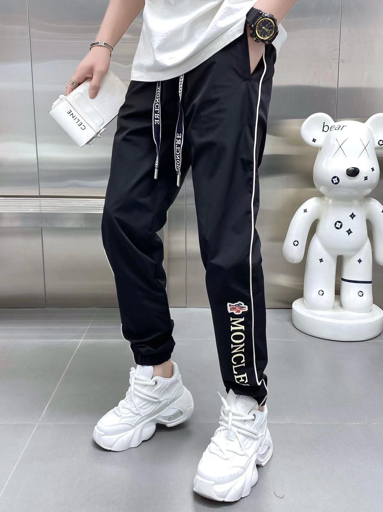 詳細な写真と価格については私に連絡してください