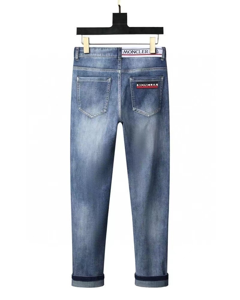 詳細な写真と価格については私に連絡してください