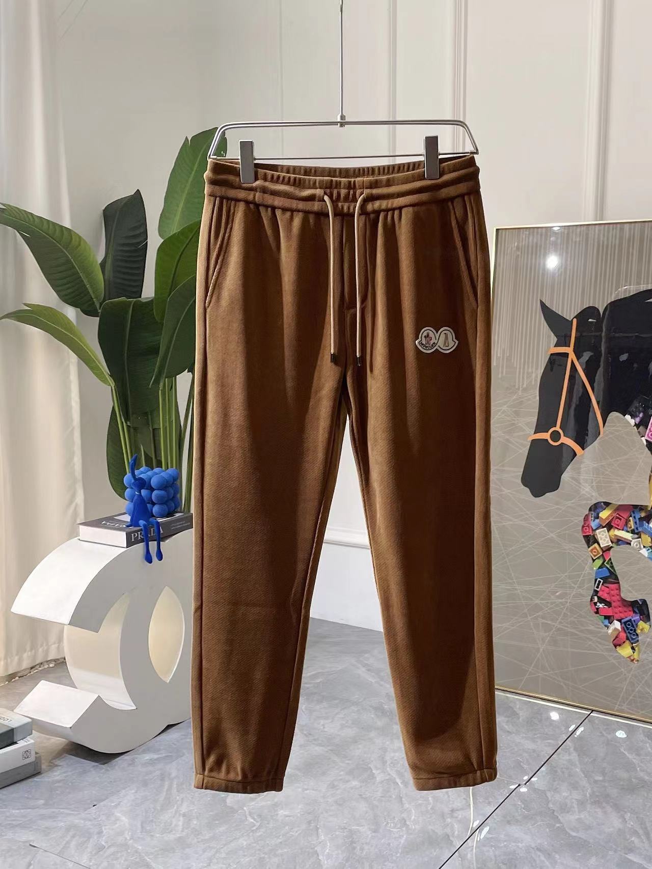 詳細な写真と価格については私に連絡してください