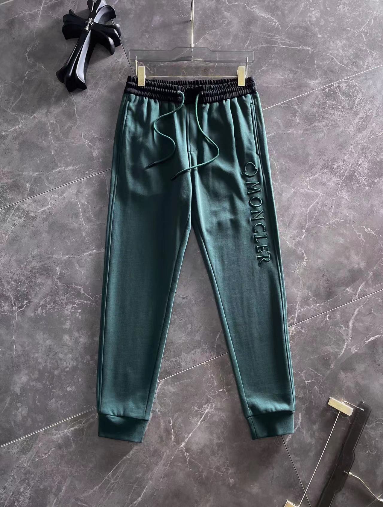 詳細な写真と価格については私に連絡してください