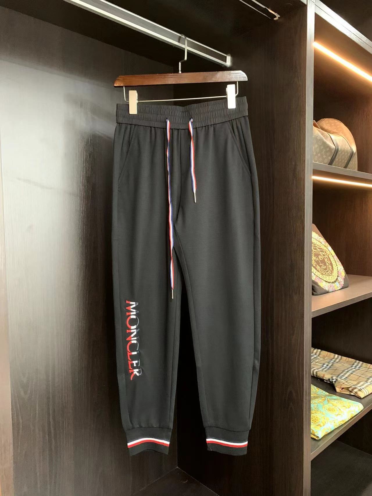 詳細な写真と価格については私に連絡してください