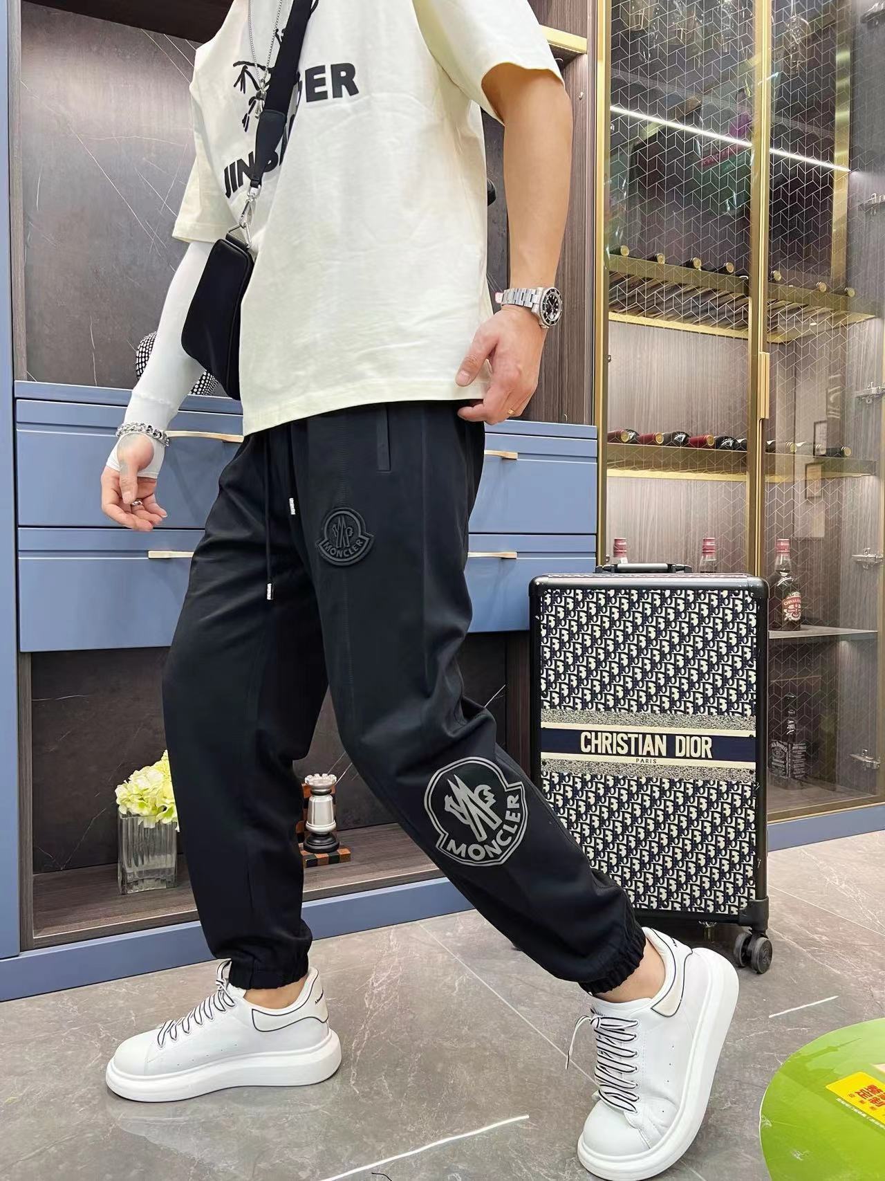 詳細な写真と価格については私に連絡してください