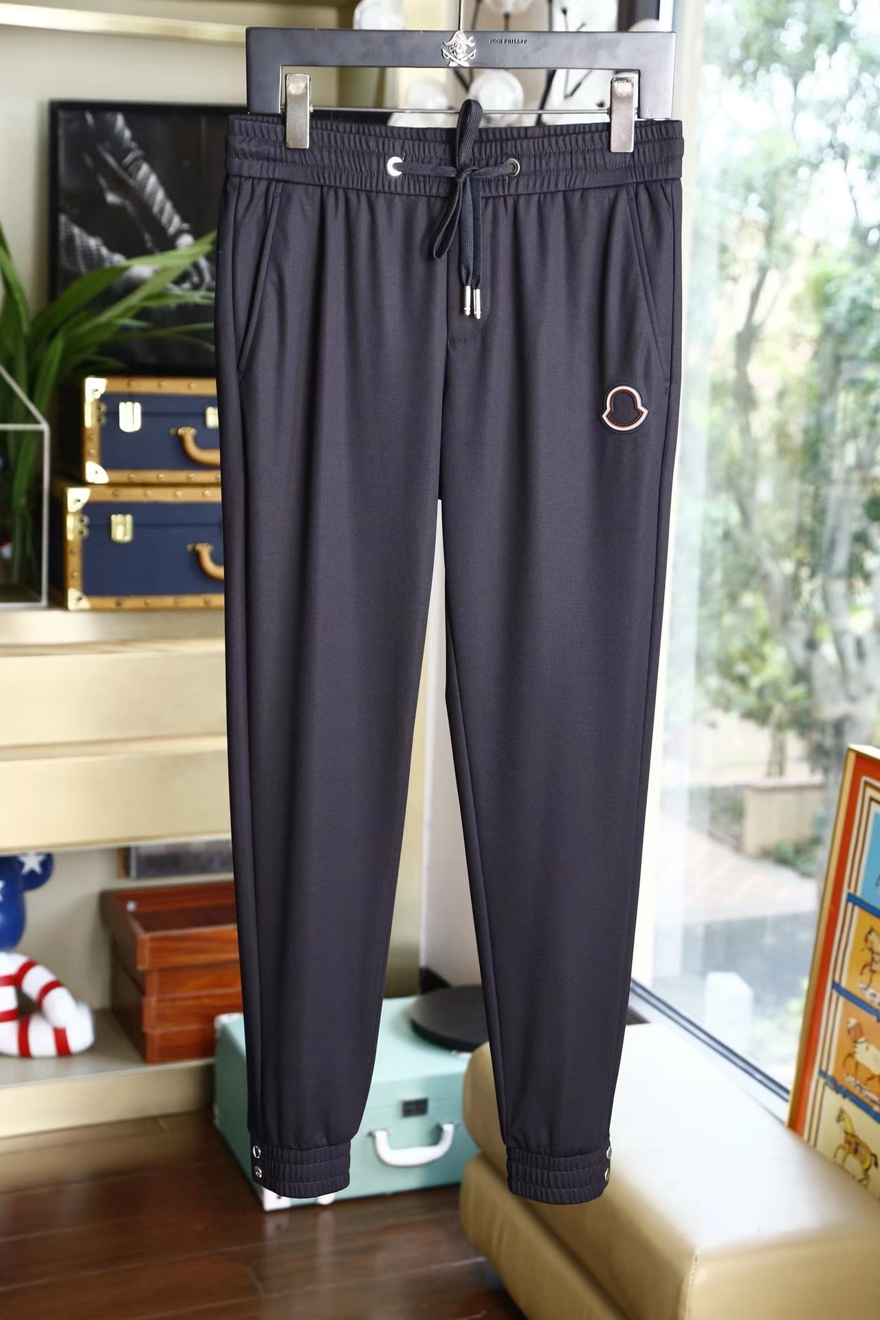 詳細な写真と価格については私に連絡してください