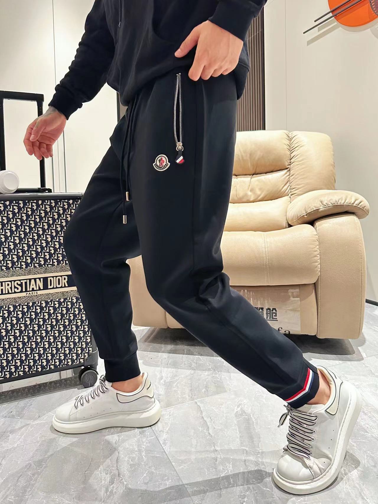 詳細な写真と価格については私に連絡してください