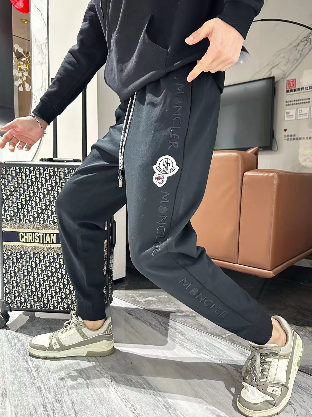 詳細な写真と価格については私に連絡してください