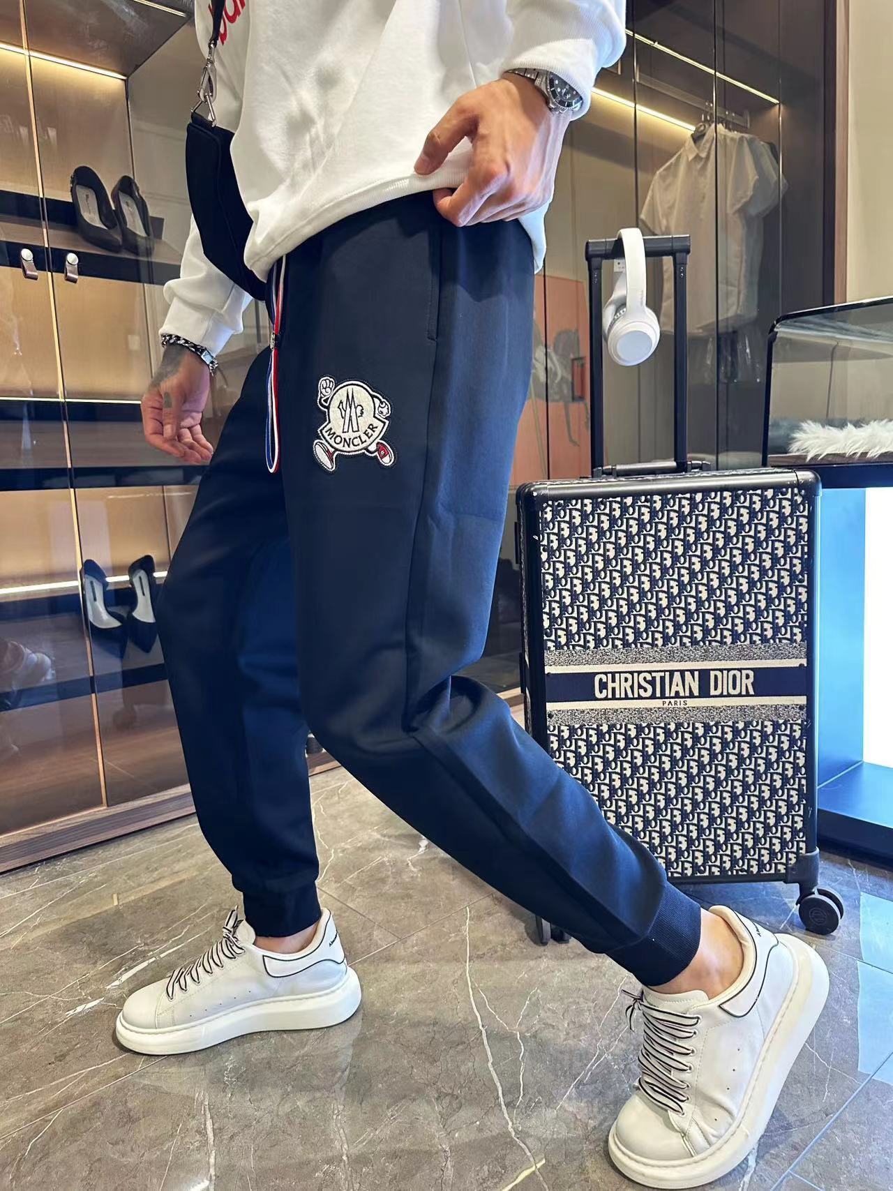 詳細な写真と価格については私に連絡してください