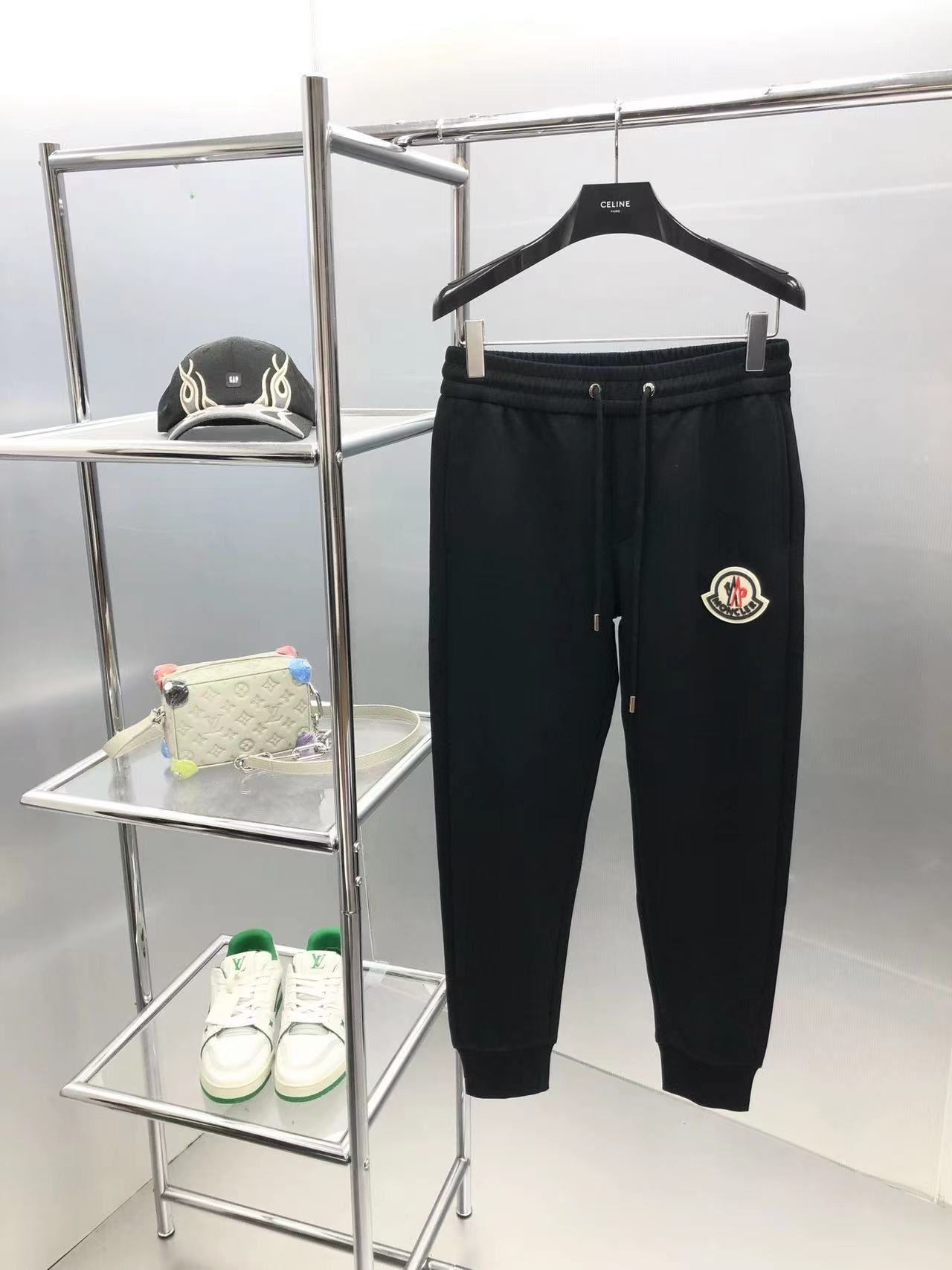 詳細な写真と価格については私に連絡してください