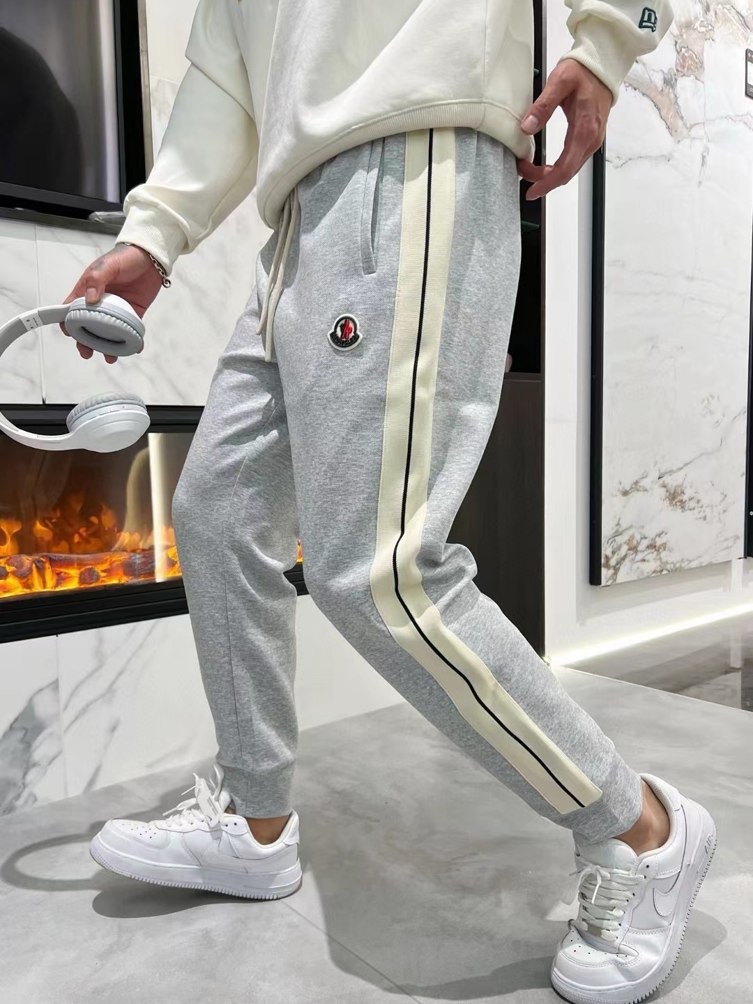 詳細な写真と価格については私に連絡してください