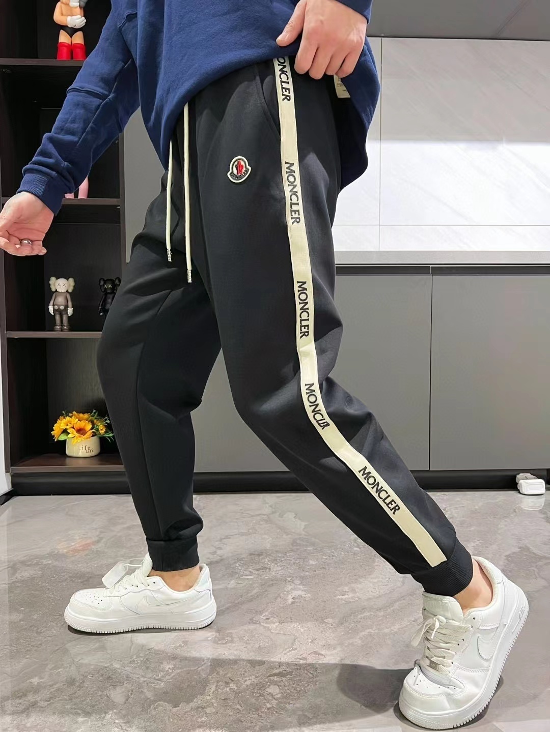 詳細な写真と価格については私に連絡してください