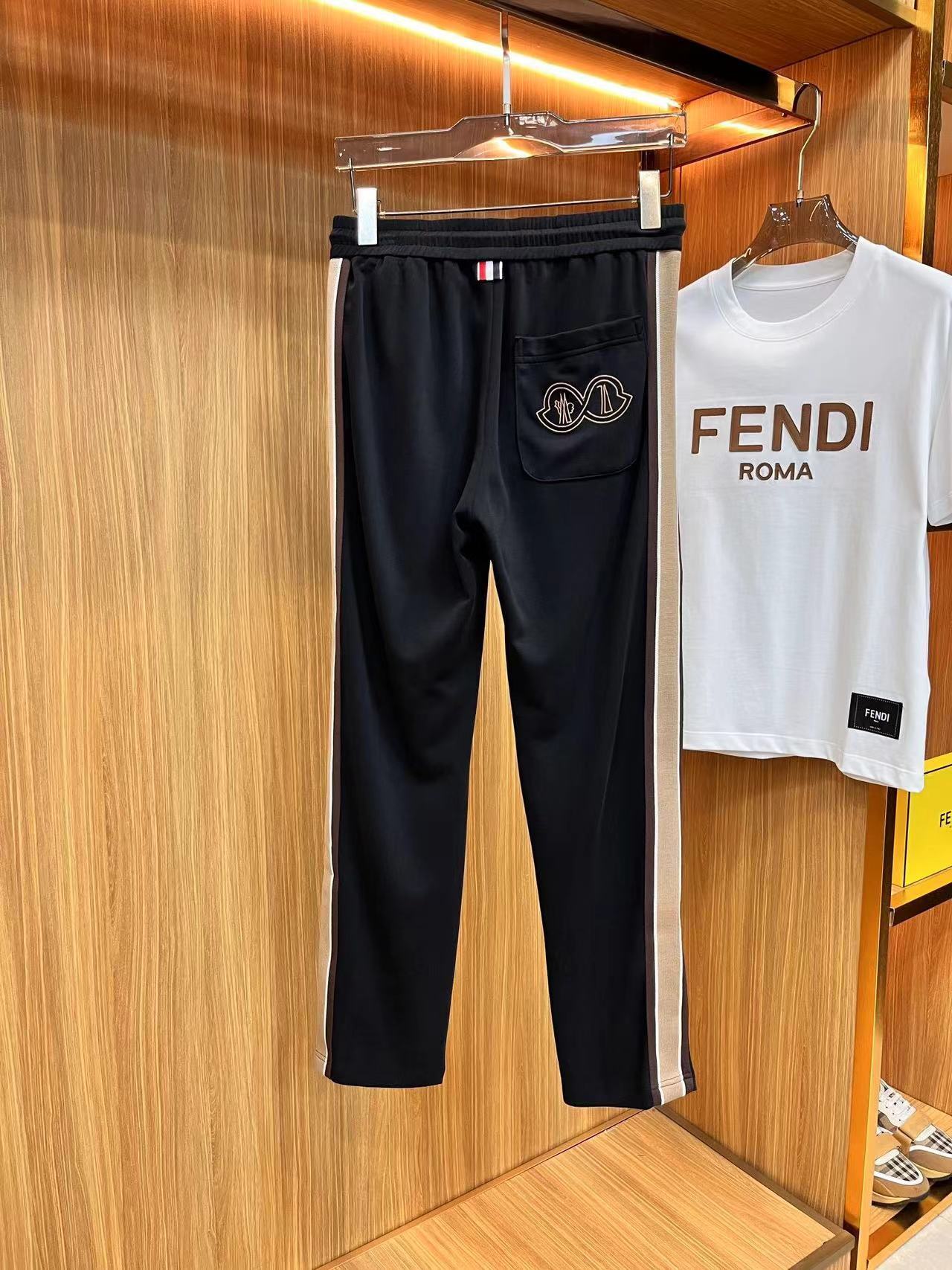 monclerズボンです