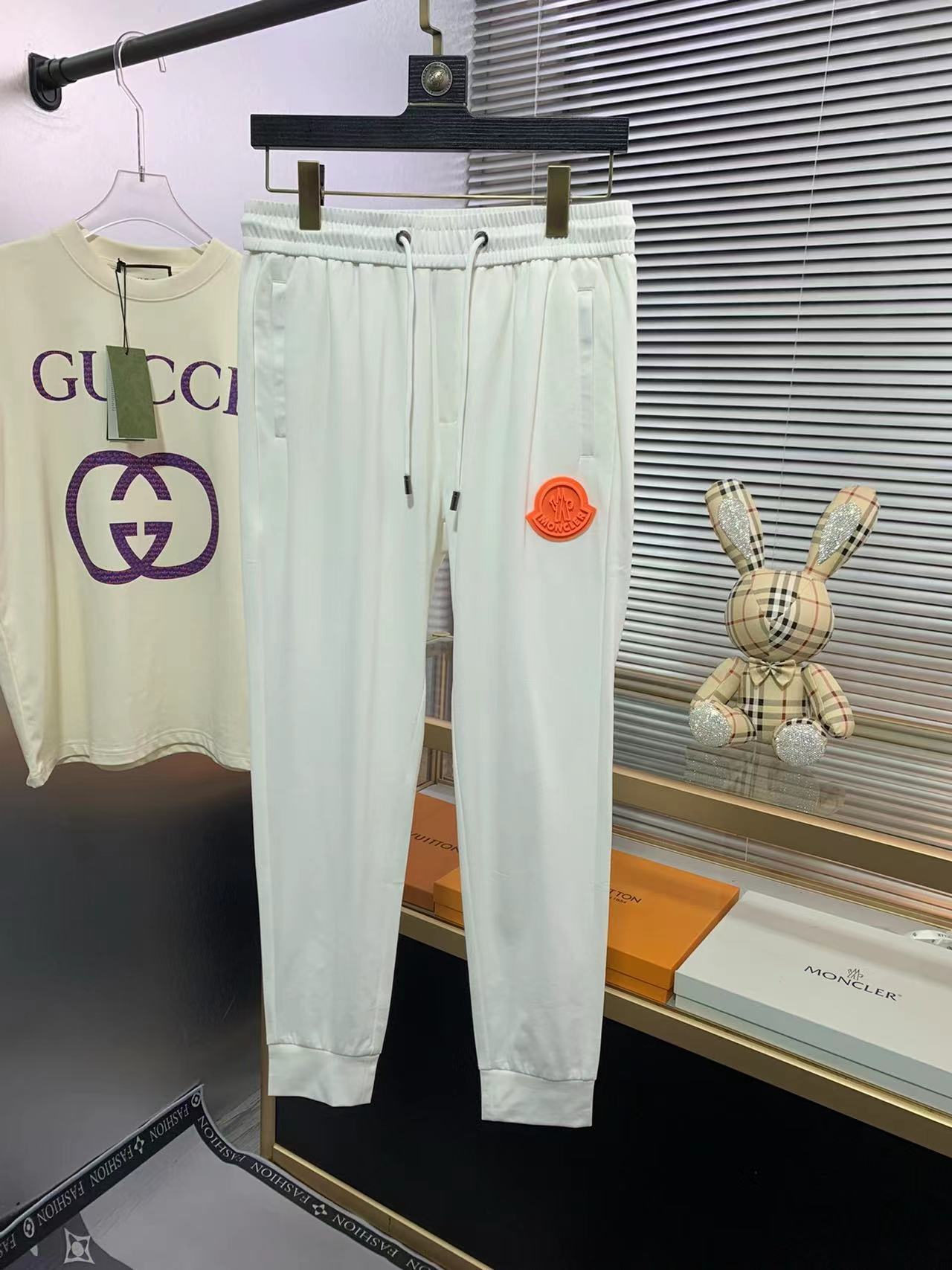 詳細な写真と価格については私に連絡してください