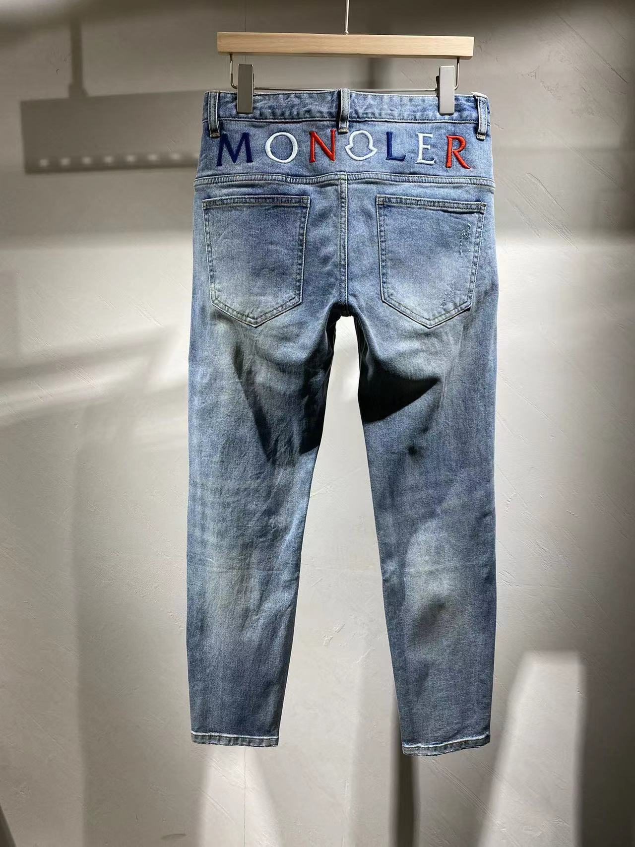 詳細な写真と価格については私に連絡してください