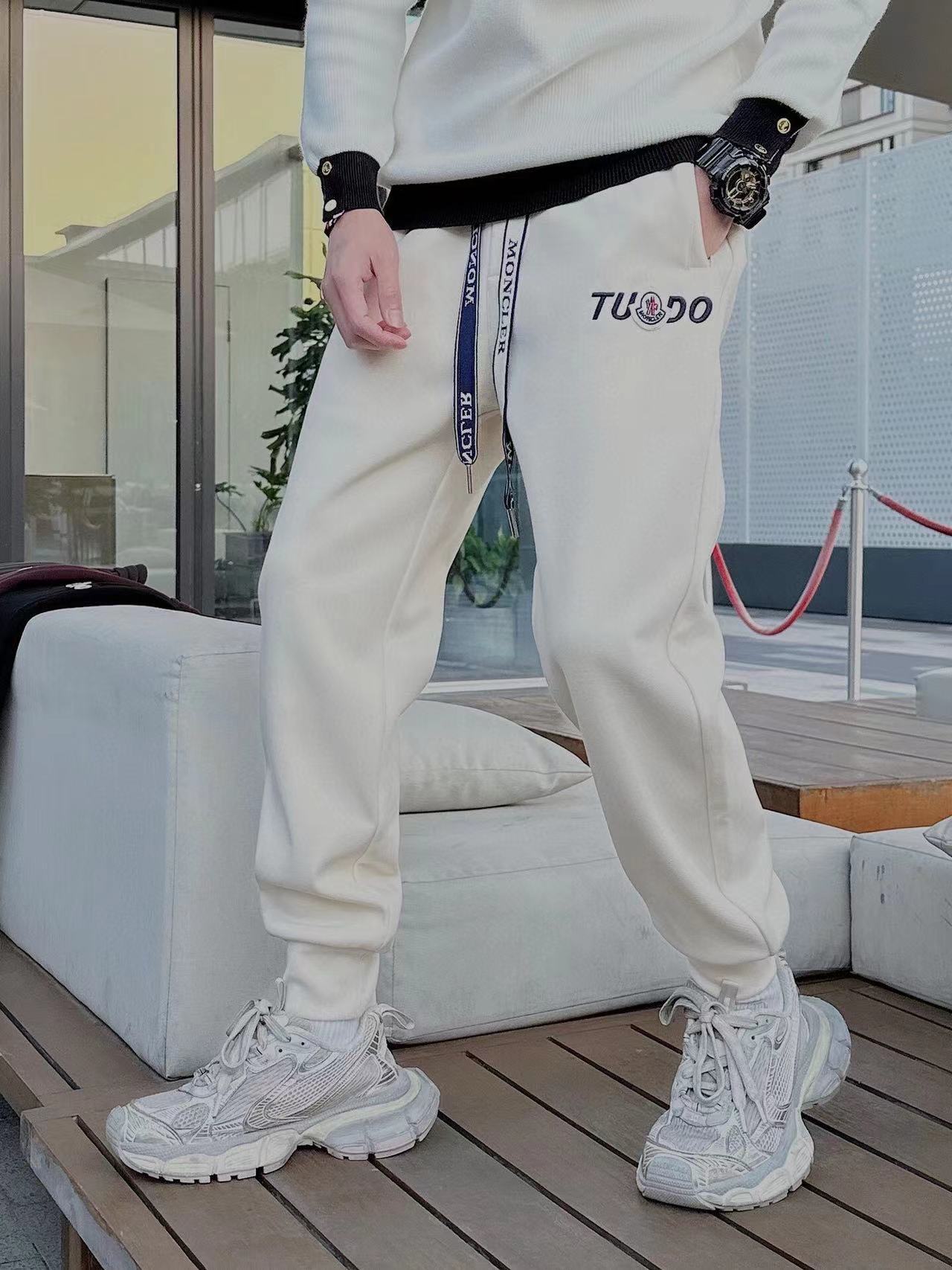 詳細な写真と価格については私に連絡してください