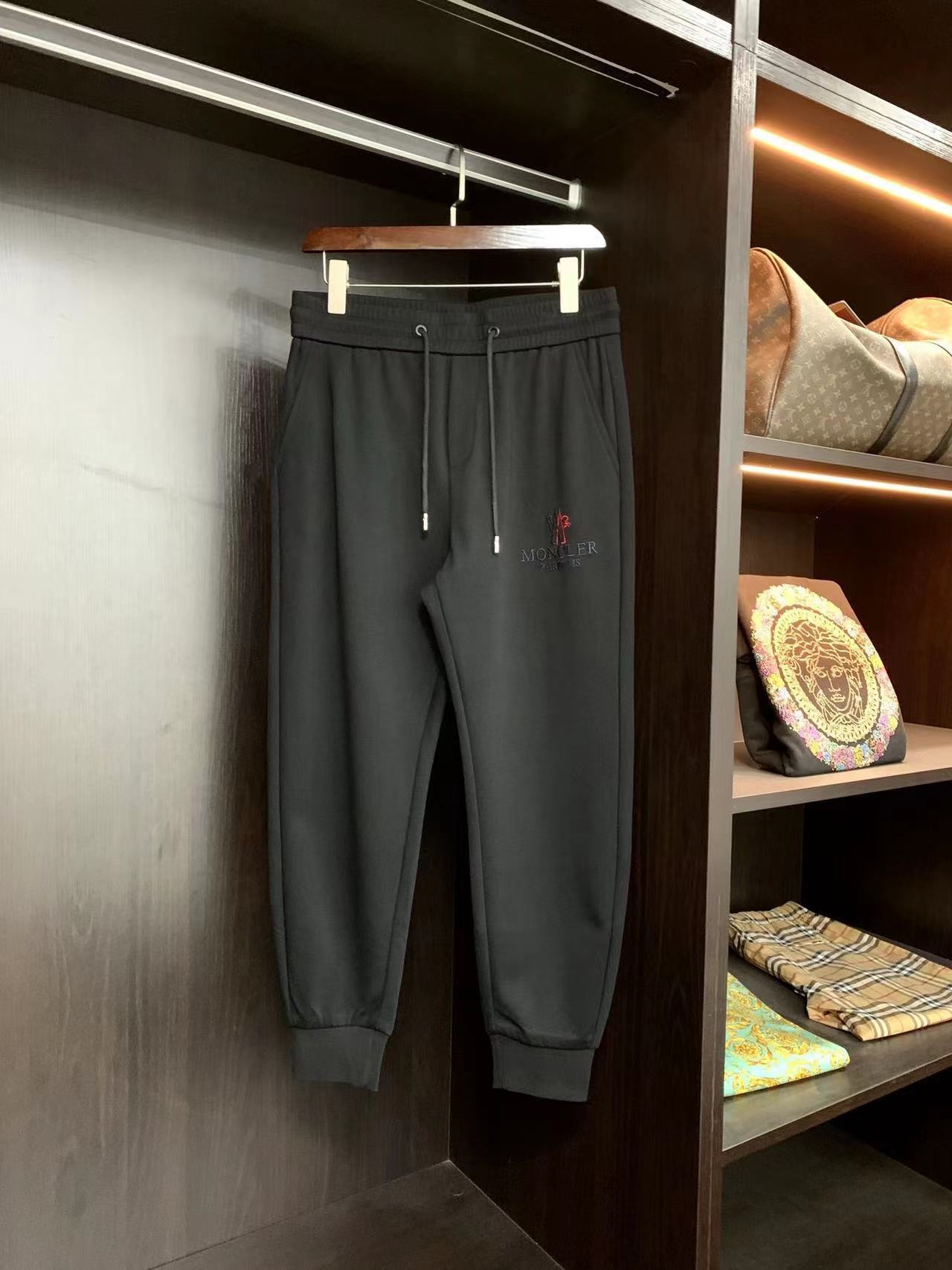 詳細な写真と価格については私に連絡してください