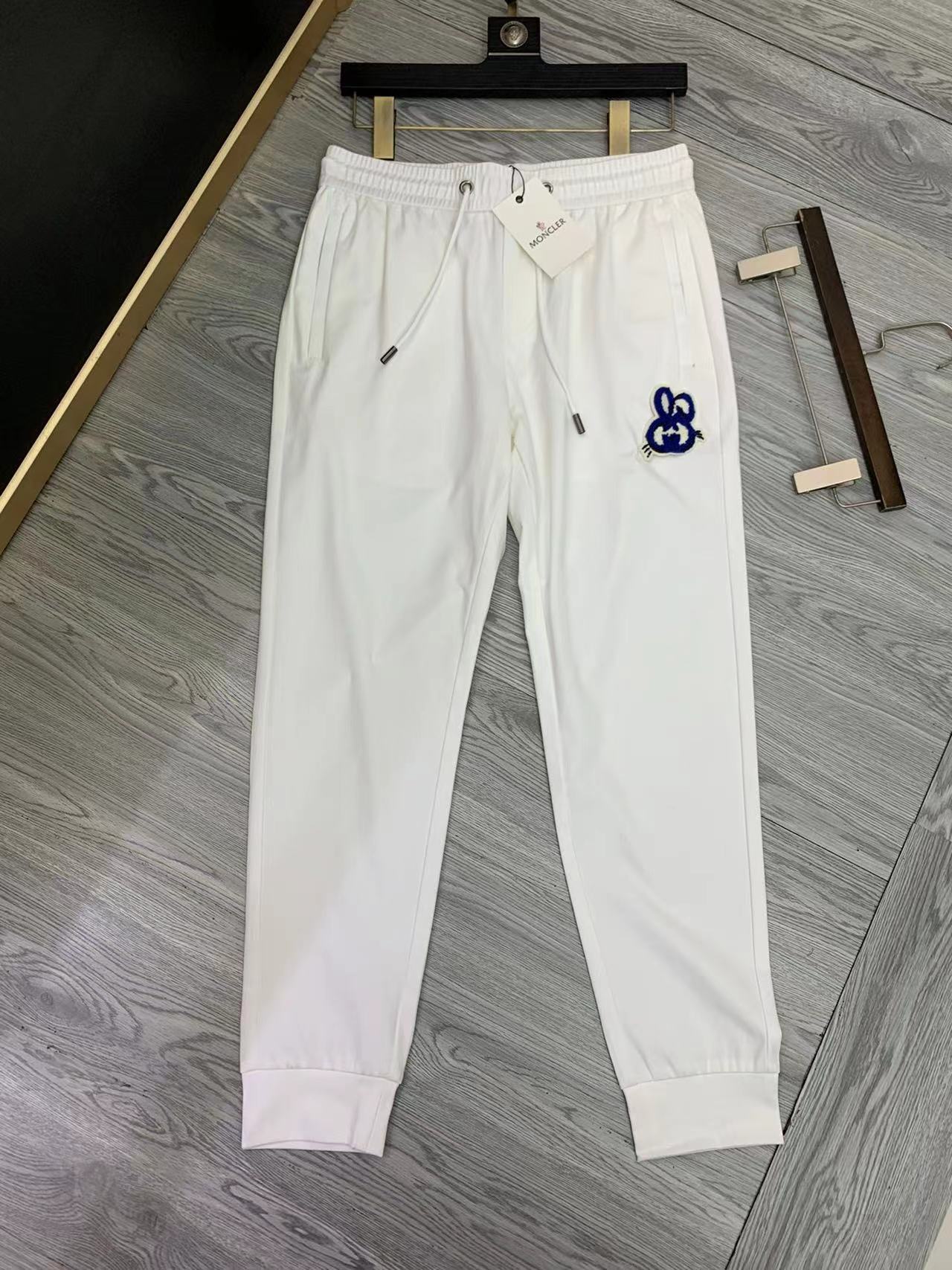 詳細な写真と価格については私に連絡してください