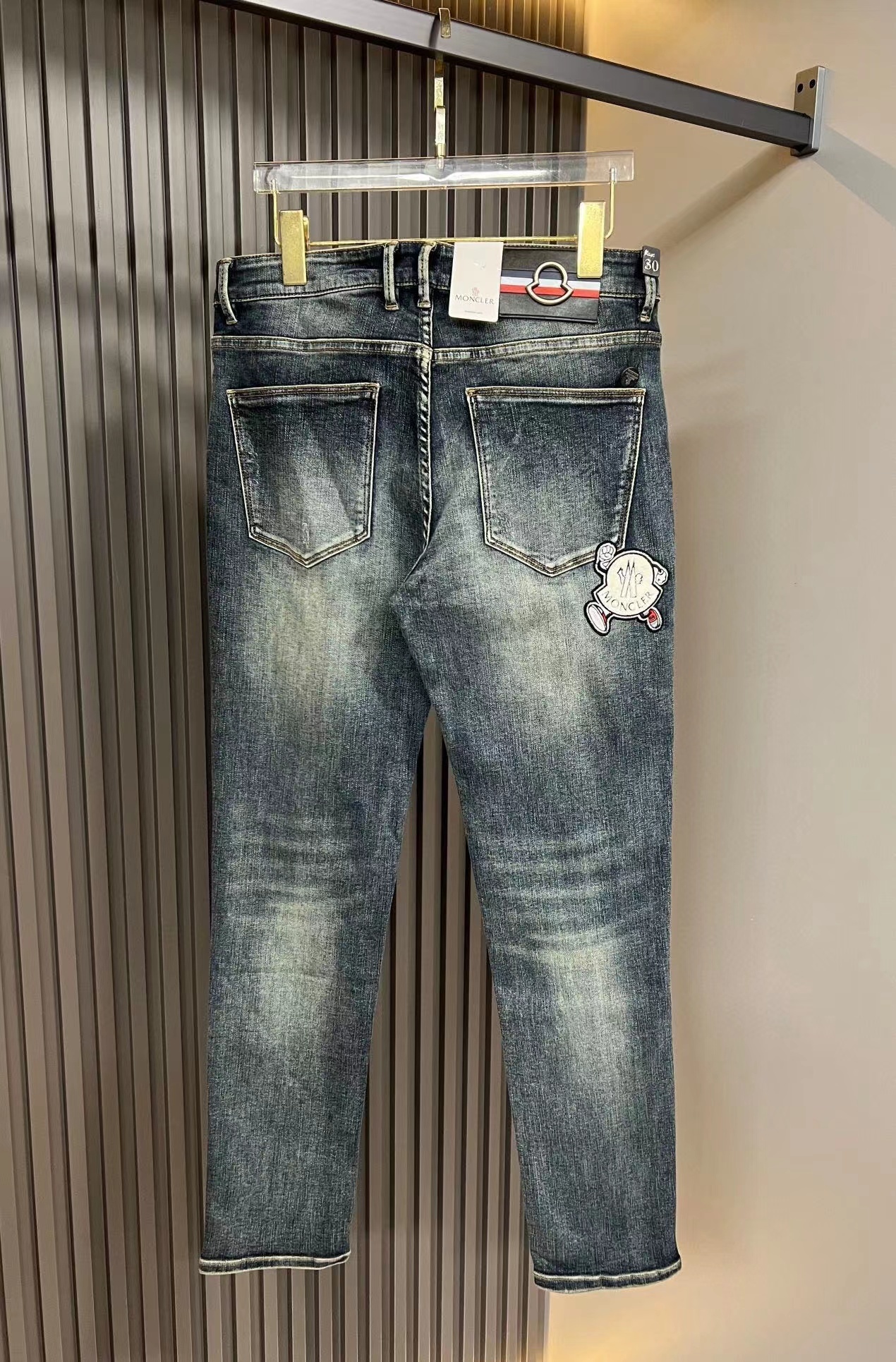 詳細な写真と価格については私に連絡してください