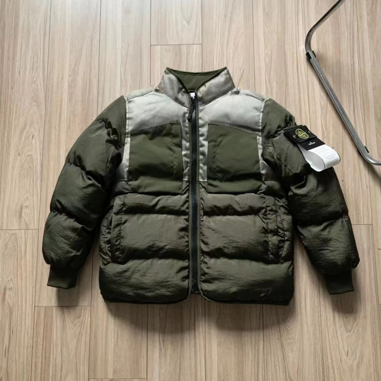 詳細な写真と価格については私に連絡してください。