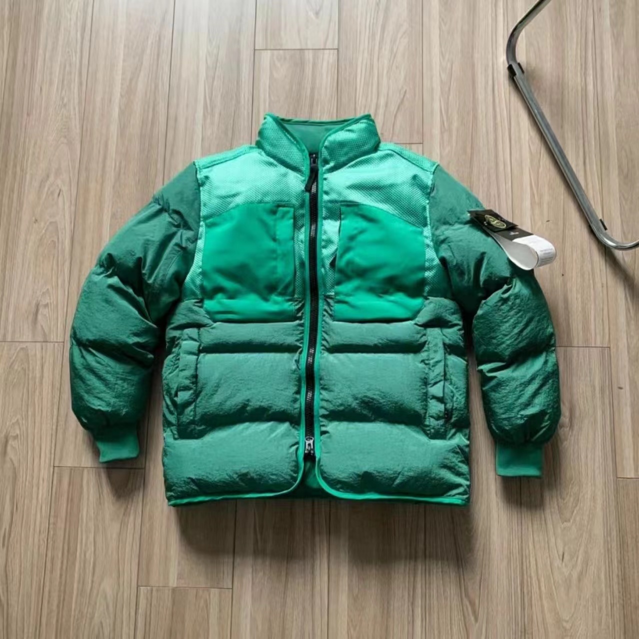 詳細な写真と価格については私に連絡してください。