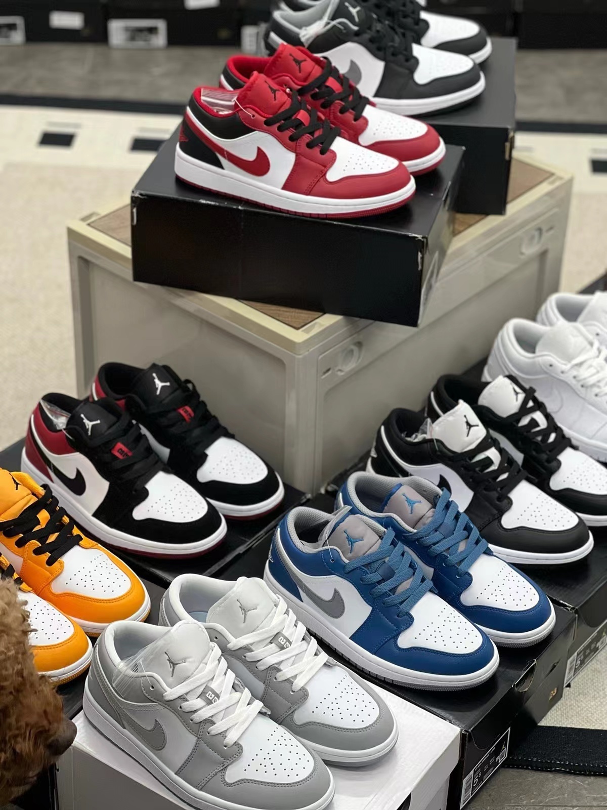 詳細な写真と価格については私に連絡してください。