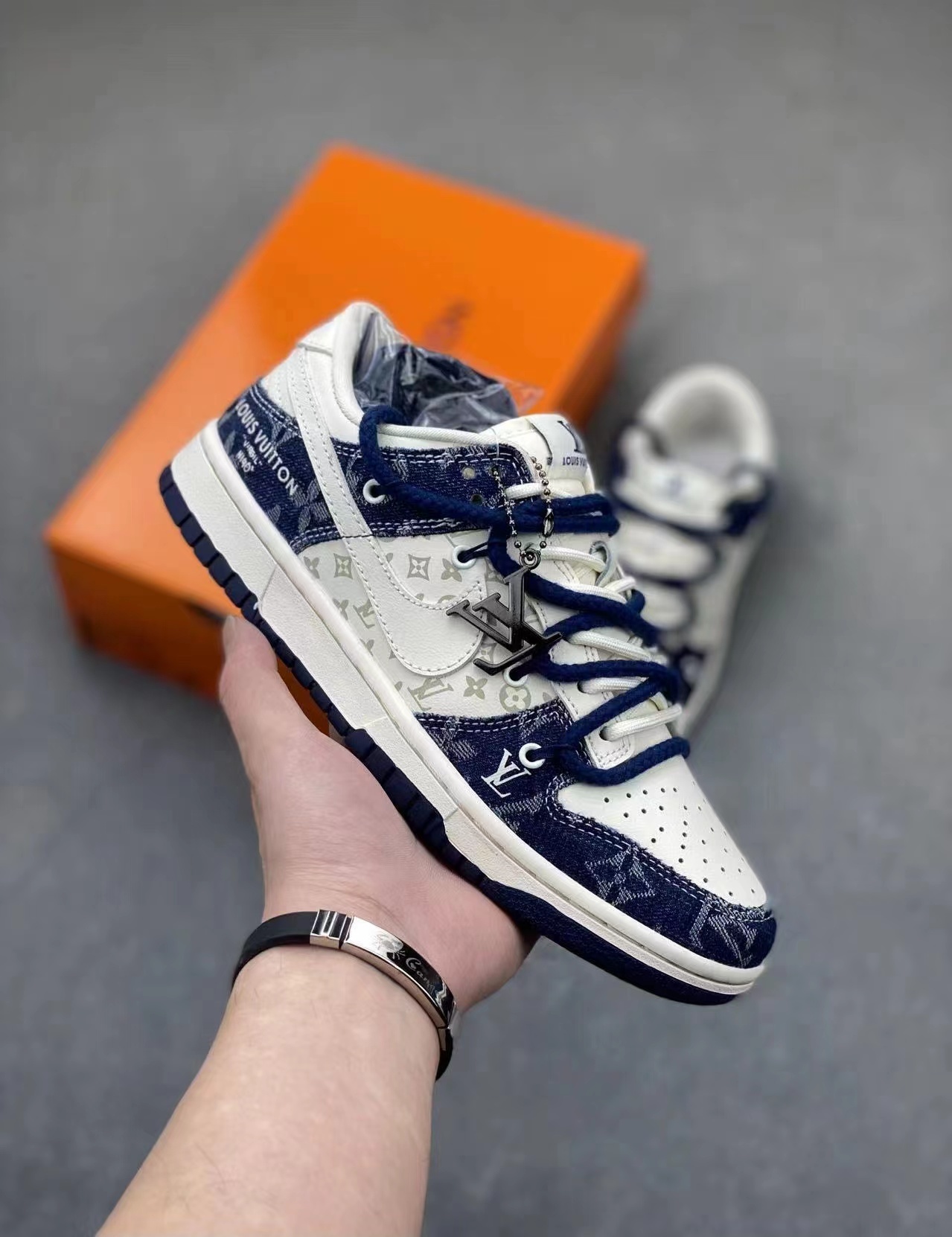 詳細な写真と価格については私に連絡してください。